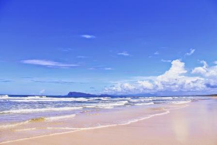 Wisata Pantai Trianggulasi Banyuwangi