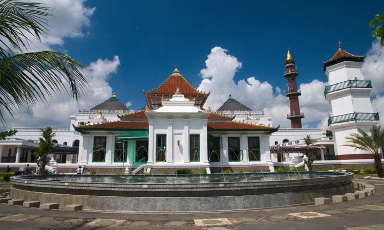 Wisata Religi Masjid Agung Sultan Mahmud Badaruddin I Palembang via Pegipegi, 1. Obyek Wisata Jembatan Ampera dan Sungai Musi di Palembang, 2. Tempat Wisata Religi Masjid Cheng Hoo Palembang, 3. Obyek Wisata Bukit Siguntang di Palembang, 4. Tempat Wisata Sejarah Museum Sultan Mahmud Badaruddin II Palembang, 5. Tempat Wisata Sejarah Benteng Kuto Besak di Palembang, 6. Wisata Religi Masjid Agung Sultan Mahmud Badaruddin I Palembang, 7. Objek Wisata Gedung Kantor Walikota Palembang, 8. Tempat Wisata Keluarga Kembang Iwak Family Park di Palembang, 9. Tempat Wisata Alam Hutan Punti Kayu di Palembang, 10. Tempat Wisata Sejarah Taman Purbakala Kerajaan Sriwijaya di Palembang, 11. Tempat Wisata Kuliner Kampung Kapitan di Palembang, 12. Objek Wisata Monumen perjuangan rakyat Palembang, 13. Obyek Wisata Pulau Kemaro di Palembang, 14. Tempat Wisata Alam Air Terjun Lematang Indah , 15. Obyek Wisata Gunung Dempo, 16. Tempat Wisata Alam Air Terjun Bidadari di Lahat, 17. Obyek Wisata Alam Air Terjun Maung (Curup Maung), 18. Tempat Wisata Kuliner Terkenal Martabak HAR di Palembang, 19. Tempat Wisata Kuliner Pempek Candy di Palembang, 20. Tempat Wisata Kuliner Pempek SAGA di Palembang, 21. Arung Jeram Sungai Manna, 22. Waterboom OPI Jakabaring, 23. The Amanzi Waterpark CitraGrand City, 24. Fantasy Island Palembang, 25. Danau Ranau, 26. Kolam Renang Lumban Tirta, 27. Museum Negeri Balaputra Dewa, 28. Kampung Arab Palembang, 29. Rumah Rakit Sungai Musi, 30. Palembang Bird Park, 31. Pelabuhan Tanjung Api-Api, 32. Masjid Lawang Kidul, 33. Tangga 2001, 34. Tugu Belido, 35. Kopi Roda, 36. Bayt Al-Quran Raksasa, 37. Sungai Gerong, 38. Goa Putri, 39. Sekanak Sidewalk, 40. Danau OPI, 41. Museum Tekstil Palembang, 42. Waterpark Danau Tanah Mas, 43. Taman Pelangi, 44. Bukit Golf, 45. Klenteng Chandra Nadi, 46. G Art Studio, 47. Pulau Maspari, 48. Gelora Sriwijaya, 49. Warung Apung Sungai Musi, 50. Air Terjun Kematang Indah, 51. Kebun Teh Dempo