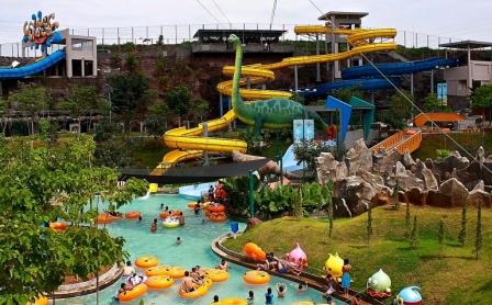 Wisata Water Blaster Bukit Candi Golf di Semarang, 1. Candi Gedong Songo, 2. Lawang Sewu , 3. Masjid Agung Jawa Tengah , 4. Pagoda Buddhagaya Watugong , 5. Umbul Sidomukti, 6. Sam Poo Kong, 7. Tugu Muda Semarang , 8. Masjid Kauman Semarang , 9. Semarang Contemporary Art Gallery, 10. Taman Srigunting , 11. Old City 3D Art Museum , 12. Puri Maerokoco, 13. Setiya Aji Flower Farm, 14. Wisata Gunung Kelir, 15. Hutan Pinus Kayon , 16. Goa Kreo dan Waduk Jatibarang , 17. Pantai Marina, 18. Taman Rekreasi Wonderia , 19. Bantir Hills, 20. Bukit Rong , 21. Museum Kereta Api Ambarawa , 22. La Kana White Chapel , 23. Bukit VW Semarang , 24. The Hills , 25. Kampoeng Wisata Taman Lele , 26. Wisata Eling Bening , 27. Taman Tabanas, 28. Benteng Pendem Ambarawa, 29. Curug Lawe , 30. Kota Lama , 31. Pantai Tirang , 32. Air Terjun Kali Pancur , 33. Banjir Kanal Barat , 34. Kebun Binatang Semarang , 35. Taman Wisata Tinjomoyo, 36. Water Blaster Bukit Candi Golf , 37. Simpang Lima Semarang , 38. Brown Canyon , 39. Rawa Pening  , 40. Kampung Wisata Rawa , 41. Goa Tirta Mulya 