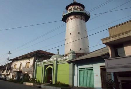 Wisata ke Masjid Menara (Layur), 1. Wisata Pantai Maron, 2. Wisata Lawang Sewu di Semarang, 3. Kampoeng Wisata Taman Lele di Semarang, 4. Wisata Pantai Marina, 5. Wisata Pantai Tirang di Semarang, 6. Berwisata di Masjid Agung Jawa Tengah (MAJT), 7. Wisata Air Terjun Kali Pancur di Semarang, 8. Wisata Pagoda Buddhagaya Watugong di Semarang, 9. Taman Rekreasi Wonderia di Semarang, 10. Wisata Curug Benowo di Semarang, 11. Wisata Goa Kreo Semarang, 12. Wisata Sam Poo Kong, 13. Wisata Museum Ronggowarsito, 14. Berwisata ke Kota Lama Semarang, 15. Berwisata ke Komplek Pecinan Semarang, 16. Jalan Pahlawan Semarang, 17. Pasar Rakyat Simpang Lima, 18. Wisata Hutan Tinjomoyo di Semarang, 19. Wisata Kebun Binatang Mangkang di Semarang, 20. Wisata Tugu Muda, 21. Wisata Museum Mandala Bakti di Semarang, 22. Wisata Bukit Gombel di Semarang, 23. Wisata Water Blaster Bukit Candi Golf di Semarang, 24. Wisata Stasiun Tawang di Semarang, 25. Wisata ke Masjid Menara (Layur) di Semarang, 26. Wisata ke BSB (Bukit Semarang Baru), 27. Maerokoco Semarang, 28. Wisata Taman KB (wisata kuliner) di Semarang, 29. Wisata Brown Canyon, 29. Jalan Pandanaran (pusat jajanan semarang), 30. Wisata Keluarga New Bandungan Indah Waterpark, 31. Museum Muri di Semarang, 33. Candi Gedong Songo + Pemandian Air Panas, 34. Kebun Teh Medini di Semarang , 35. Air terjun + Pemandian Air Panas Gonoharjo, 36. Curug Lawe di Semarang, 37. Kebun Karet BSB di Semarang, 38. Wisata Gelora Jati Diri di Semarang, 39. Kebun Buah Boja, 40. Tempat Wisata Taman Unyil Ungaran, 41. Pemancingan Baron, 42. Umbul Sidomukti, 43. Lembah Kalipancur, 44. Waduk Diponegoro, 45. Saloka Theme Park, 46. Masjid Kapal Semarang, 47. Taman Bunga Bandungan, 48. Flower Farm Setiya Aji, 49. Kebun Durian Semarang, 50. Watu Gunung Ungaran, 51. Air Terjun Semirang, 52. Pura Agung Giri Natha, 53. Semarang Gallery, 54. Kampung Batik, 55. Kampung Tematik Jawi, 56. Kampoeng Kopi Banaran, 58. Taman Djamoe Indonesia, 59. Old City 3D Trick Art Museum, 60. Goa Rong View, 61. Jembatan Biru Ambarawa, 62. La Kana Chapel, 63. Gereja Blenduk, 64. Museum Satria, 65. Semarang Fair (PRPP), 66. Hutan Penggaron, 67. Hutan Mangrove, 68. Pasar Johar disaat Dugderan, 69. Wisata Kuliner Lumpia Semarang, 70. Pondok Kopi Sidomukti Ungaran, 71. Wisata Susan SPA Bandungan, 72. Jembatan Harapan, 73. Hutan Pinus, 74. Kamu Pecinta Sambal? Cobain ke Waroeng Kaligarong!