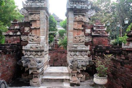 Ziarah ke Makam Sunan Pandanaran Klaten, 1. Tempat Wisata Sejarah Candi Prambanan Klaten, 2. Tempat Wisata Air Umbul Ponggok Klaten, 3. Obyek Wisata Mata Air Cokro Tulung Klaten, 4. River Boarding di Kali Pusur Klaten, 5. Obyek Wisata Air Umbul Jolotundo Klaten, 6. Obyek Wisata Air Lepen Kencana Klaten, 7. Objek Wisata Air Umbul Kapilaler Klaten, 8. Wahana Liburan Galuh Tirto Nirmolo Klaten, 9. Tempat Wisata Kuliner Warung Apung Rowo Jombor Klaten, 10. Tempat Wisata Sejarah Candi Merak Klaten, 11. Wisata Museum Gula Gondang Winangoen Klaten, 12. Wisata Budaya Perajin tanduk kerbau Keprabon Klaten, 13. Tempat Wisata Alam Puncak Clongop Klaten, 14. Tempat Wisata Sejarah Candi Lumbung Klaten, 15. Tempat Wisata Sejarah Candi Sewu Klaten, 16. Ziarah ke Makam Sunan Pandanaran Klaten, 17. Candi Plaosan, 18. Taman Lampion Klaten, 19. Deles Indah, 20. Pemandian Lumban Tirto, 21. Umbul Manten, 22. Candi Sojiwan, 23. Umbul Tirto Mulyono dan Tirto Mulyani, 24. Hutan Kota Gergunung, 25. Candi Bubrah, 26. Candi Gana, 27. Kebun Rambutan Desa Tulung, 28. Bukit Sidoguro, 29. Bukit Petung, 30. Taman 1000 Pelangi, 31. Gunung Watu Prahu, 32. Agrowisata Bonsai, 33. Taman Kamboja Klaten, 34. Umbul Nilo, 35. Umbul Gedaren, 36. Embung Tirto Mulyo, 37. Curug Indah Tegalrejo, 38. Sendang Gemuling, 39. Wisata Kali Talang, 40. Taman Bunga Kebon Asri, 41. Bukit Cinta Klaten
