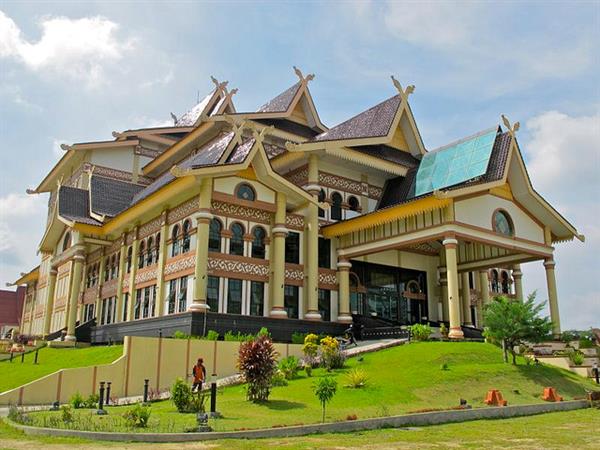 Anjungan Seni Idrus Tintin di Pekanbaru, 1. Objek Wisata Keluarga Riau Fantasi , 2. Tempat Rekreasi Kebun Binatang Sang Kulim , 3. Destinasi Wisata Danau Buatan Lembah Sari , 4. Objek Wisata Taman Rekreasi Alam Mayang di Pekanbaru, 5. Tempat Wisata Seru Istana Siak Sri Indrapura , 6. Objek Wisata Religi Masjid Agung An Nur di Pekanbaru, 7. Tempat Wisata Edukasi Perpustakaan Soeman H.S di Pekanbaru, 8. Wisata Sejarah di Masjid Senapelan Pekanbaru, 9. Tempat Wisata Belanja Pasar Bawah di Pekanbaru, 10. Wisata Belanja Oleh-oleh Dekranasda di Pekanbaru, 11. Objek Wisata Sejarah Museum Sang Nila Utama , 12. Tempat Wisata Alam Air Terjun Aek Martua, 13. Liburan Seru ke Anjungan Seni Idrus Tintin di Pekanbaru, 14. Objek Wisata Alam Air Terjun Guruh Gemurai di Pekanbaru, 15. Destinasi Wisata Desa Okura di Pekanbaru, 16. Liburan ke Taman Hutan Raya Sultan Syarif Kasim, 17. Objek Wisata Seru Sungai Kampar, 18. Tempat Wisata Kuliner Sup Tunjang Tribuana di Pekanbaru, 19. Tempat Makan yang Enak RM Baung, 20. Air Terjun Batu Dinding , 21. Taman Putri Kaca Mayang, 22. Wisata Budaya di Balai Adat Riau, 23. Menikmati Kopi di Kedai Kopi Kawasan Hang Tuah, 24. Air Terjun Batang Kapas, 25. Rainbow Hills Rumbai, 26. Bukit Kapur Air Hitam, 27. Hutan Kota Pekanbaru, 28. Danau Bandar Kayangan, 29. Citraland Waterpark, 30. Kuantan Regency Waterpark, 31. Taman Wisata Alam Mayang, 32. Agrowisata Tenayan Raya, 33. Taman Kota Pekanbaru, 34. Arboretum Universitas Riau, 35. Trans Studio Mini Pekanbaru, 36. Kawah Biru, 37. Teluk Jering, 38. Candi Muara Takus