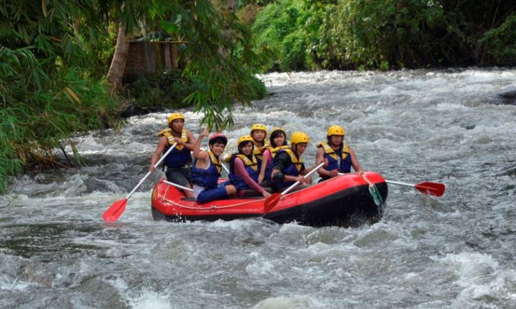 Arung Jeram Sawangan di Manado