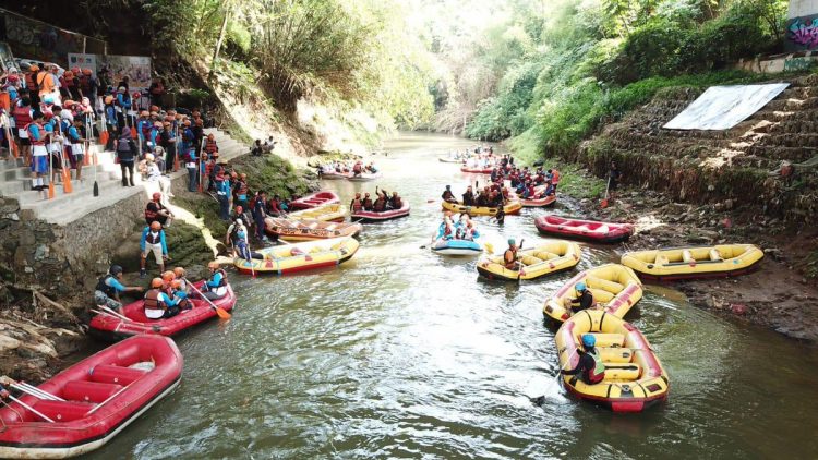 Arung Jeram di Sungai Ciliwung via Twitter, 1. Tempat Wisata Alam Kampung 99 Pepohonan di Depok, 2. Tempat Wisata Religi Masjid kubah emas di Depok, 3. Taman Wisata Keluarga Pasir Putih Depok, 4. Objek Wisata Anak dan Keluarga Godong Ijo Depok, 5. Tempat Wisata Seru Fantasi Water Park di Depok, 6. Kolam Renang / Water Park Ceria Depok, 7. Kolam Renang Tirta Sari Depok Timur, 8. Wahana Liburan Seru Kolam Renang Paragon Depok, 9. Bermain ke Kolam Renang Gema Pesona Depok, 10. Objek Wisata Seru Pondok Zidane Depok, 11. Tempat Wisata Taman Bunga Wiladatika Depok, 12. Liburan Asyik ke Agrowisata Belimbing Dewa Depok, 13. Liburan ke Hutan Kota Depok, 14. Tempat Wisata Studio Alam TVRI Depok, 15. Liburan Seru ke D’Kandang Amazing Farm Depok, 16. Liburan ke Setu Pengasinan Depok, 17. Depok Plaza, 18. Detos/Depok Town Square | Pusat belanja, 19. Cagar Alam Kota Depok, 20. Situ Besar depok (Situ lio), 21. Situ Cilangkap, 22. Situ Citayam Kota Depok, 23. Liburan Seru ke Situ Pladen Beji, 24. Liburan ke Situ Asih Pulo Pancoran Emas Depok, 25. Wisata Sambil Olahraga di Pacuan Kuda Tapos, 26. Liburan Menantang Arung Jeram di Sungai Ciliwung, 27. Rumah Kabeda, 28. Telaga Arwana, 29. Kampung 3D Depok, 30. Taman Wisata Herbal Insani, 31. Taman Pemuda Pratama, 32. Sukatani Park, 33. Taman Wisata Permata Buana, 34. Taman Merdeka, 35. Hutan Kota UI, 36. Danau Kenanga UI, 37. Rumah Keramik F Widayanto, 38. Saung Talaga, 39. Taman Mekarsari Depok, 40. Kolam Renang Griya Tugu Asri, 41. Setu Bojongsari, 42. Setu Cilodong, 43. Situ Jatijajar, 44. Situ Rawa Besar, 45. Green Lake View Waterpark, 46. Arina Waterpark, 47. Taman Lembah Mawar, 48. Taman Lembah Gurame