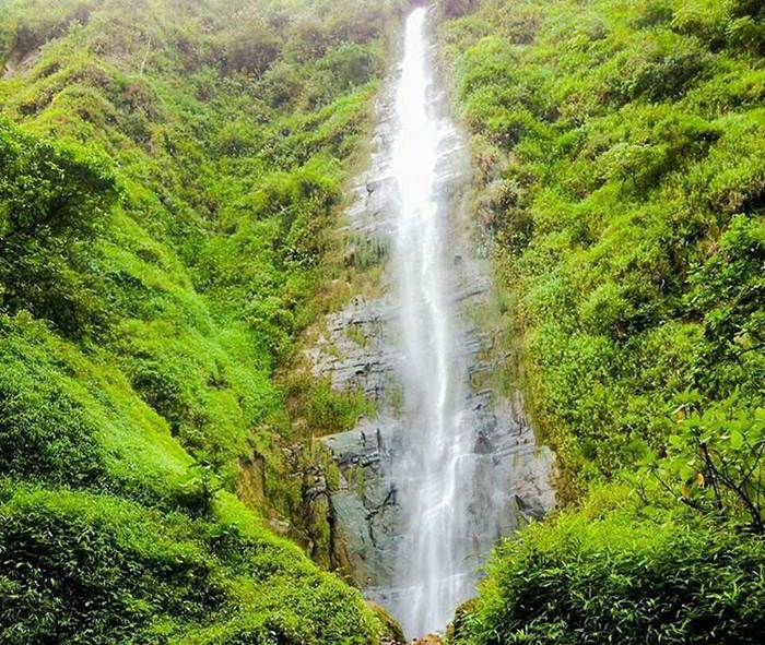 Curug Aki Toto via Instagram.com @restisulastri18