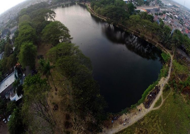 Danau Duta Harapan, 1. Taman Buaya Indonesia Jaya , 2. Waterboom Lippo Cikarang, 3.Gedung Juang 45, 4. Saung Ranggon, 5. Danau Cibeureum, 6. Klenteng Hok Lay Kiong, 7. Vihara Dharma Jaya, 8. Pura Agung Tirta Bhuana , 9. Masjid Jami Al – Hidayah, 10. Pantai Muara Gembong, 11. Pantai Muara Beting, 12. Pantai Muara Bendera, 13.Pantai Mekar, 14. Rumah Pohon, 15. Hutan Kota Bekasi, 16. Danau Marakas, 17. Bumi Perkemahan Karang Kitri, 18. Taman Kemang Pratama, 19. Restoran Kartini Cikarang , 20. Saung Wulan, 21. Taman Alun-alun Kota Bekasi, 22. Kolam Renang Taman Harapan Baru (THB), 23. Kolam Renang Bintang Sport Center, 24. Sport Club Harapan Indah, 25. Kolam Renang Galaxy Tirta Mas, 26. Venetian Water Carnaval, 27. Columbus Waterpark, 28. Go! Wet Waterpark, 29. Curug Parigi, 30. Transera Waterpark, 31. Snow World International Revo Town, 32. Situ Gede Bekasi, 33. Sirkus Waterplay, 34. Rainbow Garden, 35. Fun Park Waterboom Bekasi, 36. Danau Duta Harapan, 37. Taman Hijau Pekayon, 38. Taman Gigi, 39. Hutan Kota Patriot Bina Bangsa, 40. Taman Jatiasih, 41. Islamic Center Bekasi, 42. Stadion Patriot Candrabaga, 43. Wisata Bumi Restu, 44. Penguin Waterpark, 45. Grand Splash Waterpark, 47. Camping Ground Kalam Kopen, 48. Tugu Skatepark, 49. Kolam Renang Green Park, 50. Kolam Renang Persada Kemala, 51. Danau Elysum, 52. Jembatan Magnetica, 53. Piramida Terbalik Summarecon Bekasi, 54. Situ Rawa Binong, 55. Stadion Wibawa Mukti, 56. Taman Sehati, 57. Jababeka Botanical Garden, 58. Puri Nirwana Waterpark, 59. Megati Waterpark
