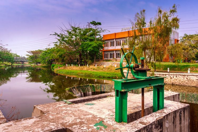Danau Elysum, 1. Taman Buaya Indonesia Jaya , 2. Waterboom Lippo Cikarang, 3.Gedung Juang 45, 4. Saung Ranggon, 5. Danau Cibeureum, 6. Klenteng Hok Lay Kiong, 7. Vihara Dharma Jaya, 8. Pura Agung Tirta Bhuana , 9. Masjid Jami Al – Hidayah, 10. Pantai Muara Gembong, 11. Pantai Muara Beting, 12. Pantai Muara Bendera, 13.Pantai Mekar, 14. Rumah Pohon, 15. Hutan Kota Bekasi, 16. Danau Marakas, 17. Bumi Perkemahan Karang Kitri, 18. Taman Kemang Pratama, 19. Restoran Kartini Cikarang , 20. Saung Wulan, 21. Taman Alun-alun Kota Bekasi, 22. Kolam Renang Taman Harapan Baru (THB), 23. Kolam Renang Bintang Sport Center, 24. Sport Club Harapan Indah, 25. Kolam Renang Galaxy Tirta Mas, 26. Venetian Water Carnaval, 27. Columbus Waterpark, 28. Go! Wet Waterpark, 29. Curug Parigi, 30. Transera Waterpark, 31. Snow World International Revo Town, 32. Situ Gede Bekasi, 33. Sirkus Waterplay, 34. Rainbow Garden, 35. Fun Park Waterboom Bekasi, 36. Danau Duta Harapan, 37. Taman Hijau Pekayon, 38. Taman Gigi, 39. Hutan Kota Patriot Bina Bangsa, 40. Taman Jatiasih, 41. Islamic Center Bekasi, 42. Stadion Patriot Candrabaga, 43. Wisata Bumi Restu, 44. Penguin Waterpark, 45. Grand Splash Waterpark, 47. Camping Ground Kalam Kopen, 48. Tugu Skatepark, 49. Kolam Renang Green Park, 50. Kolam Renang Persada Kemala, 51. Danau Elysum, 52. Jembatan Magnetica, 53. Piramida Terbalik Summarecon Bekasi, 54. Situ Rawa Binong, 55. Stadion Wibawa Mukti, 56. Taman Sehati, 57. Jababeka Botanical Garden, 58. Puri Nirwana Waterpark, 59. Megati Waterpark