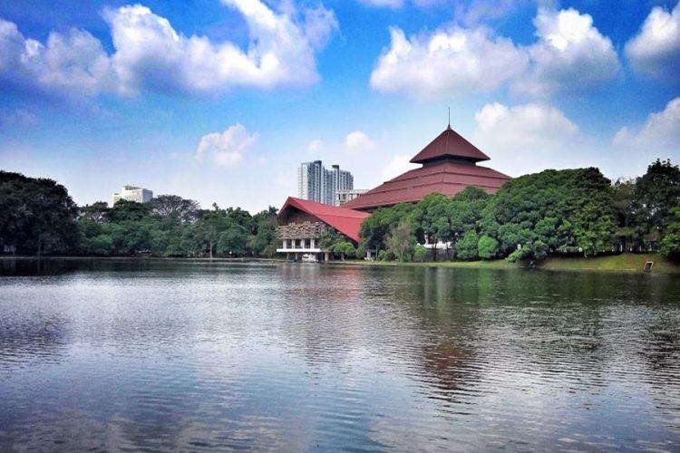 Danau Kenanga UI, 1. Tempat Wisata Alam Kampung 99 Pepohonan di Depok, 2. Tempat Wisata Religi Masjid kubah emas di Depok, 3. Taman Wisata Keluarga Pasir Putih Depok, 4. Objek Wisata Anak dan Keluarga Godong Ijo Depok, 5. Tempat Wisata Seru Fantasi Water Park di Depok, 6. Kolam Renang / Water Park Ceria Depok, 7. Kolam Renang Tirta Sari Depok Timur, 8. Wahana Liburan Seru Kolam Renang Paragon Depok, 9. Bermain ke Kolam Renang Gema Pesona Depok, 10. Objek Wisata Seru Pondok Zidane Depok, 11. Tempat Wisata Taman Bunga Wiladatika Depok, 12. Liburan Asyik ke Agrowisata Belimbing Dewa Depok, 13. Liburan ke Hutan Kota Depok, 14. Tempat Wisata Studio Alam TVRI Depok, 15. Liburan Seru ke D’Kandang Amazing Farm Depok, 16. Liburan ke Setu Pengasinan Depok, 17. Depok Plaza, 18. Detos/Depok Town Square | Pusat belanja, 19. Cagar Alam Kota Depok, 20. Situ Besar depok (Situ lio), 21. Situ Cilangkap, 22. Situ Citayam Kota Depok, 23. Liburan Seru ke Situ Pladen Beji, 24. Liburan ke Situ Asih Pulo Pancoran Emas Depok, 25. Wisata Sambil Olahraga di Pacuan Kuda Tapos, 26. Liburan Menantang Arung Jeram di Sungai Ciliwung, 27. Rumah Kabeda, 28. Telaga Arwana, 29. Kampung 3D Depok, 30. Taman Wisata Herbal Insani, 31. Taman Pemuda Pratama, 32. Sukatani Park, 33. Taman Wisata Permata Buana, 34. Taman Merdeka, 35. Hutan Kota UI, 36. Danau Kenanga UI, 37. Rumah Keramik F Widayanto, 38. Saung Talaga, 39. Taman Mekarsari Depok, 40. Kolam Renang Griya Tugu Asri, 41. Setu Bojongsari, 42. Setu Cilodong, 43. Situ Jatijajar, 44. Situ Rawa Besar, 45. Green Lake View Waterpark, 46. Arina Waterpark, 47. Taman Lembah Mawar, 48. Taman Lembah Gurame