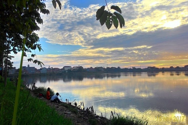 Danau Tomang, 1. Tempat Wisata Pantai Tanjung Pasir di Tangerang, 2. Tanjung Kait di Tangerang, 3. Wisata Religi Masjid Al-Adzom di Tangerang, 4. Objek Wisata Bendungan Pintu Air Sepuluh di Tangerang, 5. Wisata Seru ke Masjid Pintu Seribu di Tangerang, 6. Destinasi Wisata Pulau Cangkir di Tangerang, 7. Objek Wisata Situ Cipondoh di Tengerang, 8. Liburan Seru ke Marcopolo Water Adventure di Tangerang, 9. Tempat Wisata Keluarga Ocean Park Water Adventure di Tangerang Selatan, 10. Objek Wisata Taman Buaya Tanjung Pasir di Tangerang, 11. Tempat Wisata Alam Hutan Kota BSD di Tangerang, 12. Tempat Wisata Keluarga Water World Citra Raya di Tangerang, 13. Destinasi Wisata Seru ke Kawasan Lippo Karawaci di Tangerang, 14. Tempat Wisata Belanja Kawasan Gading Serpong, 15. Tempat Wisata Kuliner Enak Flavor Bliss Alam Sutera di Tangerang, 16. Objek Wisata Klenteng Boen Tek Bio di Tangerang, 17. Telaga Cisoka, 18. Tebing Koja, 19. Taman Wisata Pulau Situ Gintung, 20. Taman Potret, 21. Citra Raya World of Wonders, 22. Taman Gajah Tunggal, 23. Kandank Jurank Doank, 24. Situ Cihuni, 25. Situ Bulakan, 26. Scientia Square Park, 27. Tanah Tingal, 28. Upside Down World Alam Sutera, 29. Wisata Alam Hutan Kota, 30. Garden Lantern Maze Market, 31. Pasar Lama Tangerang, 32. Taman Prestasi, 33. Taman Kunci Cikokol, 34. Phi Phi Club Greenwich Park, 35. BX Rink, 36. Branchsto Equestrian Park, 37. Benteng Heritage Museum, 38. Amsterdam Waterpark, 39. Sakura Garden AEON Mall, 40. Kampung Bekelir, 41. Taman Bambu, 42. Taman Kota 1 BSD, 43. Kelenteng Sampo Tay Jin, 44. Froggy BSD, 45. BSD Xtreme Park, 46. Fun Park WaterBoom, 47. Taman Menteng Bintaro, 48. Boen Hay Bio Temple, 49. Little Jungle Playground, 50. Klenteng Tjo Soe Kong, 51. Vihara Padumuttara, 52. Keramat Solear, 53. Cisadane, 54. Summarecon Mall Serpong, 55. Danau Tomang, 56. Fun and Fit Qbig, 57. Monumen Lengkong, 58. Flying Deck Cisadane, 59. Taman Pisang, 60. Taman Kunang-Kunang, 61. Taman Pramuka, 62. Batavia Splash Water Adventure, 63. Pulo Saiji Water Adventure
