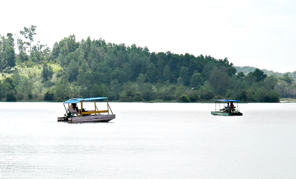 Destinasi Wisata Danau Buatan Lembah Sari di Pekanbaru, 1. Objek Wisata Keluarga Riau Fantasi , 2. Tempat Rekreasi Kebun Binatang Sang Kulim , 3. Destinasi Wisata Danau Buatan Lembah Sari , 4. Objek Wisata Taman Rekreasi Alam Mayang di Pekanbaru, 5. Tempat Wisata Seru Istana Siak Sri Indrapura , 6. Objek Wisata Religi Masjid Agung An Nur di Pekanbaru, 7. Tempat Wisata Edukasi Perpustakaan Soeman H.S di Pekanbaru, 8. Wisata Sejarah di Masjid Senapelan Pekanbaru, 9. Tempat Wisata Belanja Pasar Bawah di Pekanbaru, 10. Wisata Belanja Oleh-oleh Dekranasda di Pekanbaru, 11. Objek Wisata Sejarah Museum Sang Nila Utama , 12. Tempat Wisata Alam Air Terjun Aek Martua, 13. Liburan Seru ke Anjungan Seni Idrus Tintin di Pekanbaru, 14. Objek Wisata Alam Air Terjun Guruh Gemurai di Pekanbaru, 15. Destinasi Wisata Desa Okura di Pekanbaru, 16. Liburan ke Taman Hutan Raya Sultan Syarif Kasim, 17. Objek Wisata Seru Sungai Kampar, 18. Tempat Wisata Kuliner Sup Tunjang Tribuana di Pekanbaru, 19. Tempat Makan yang Enak RM Baung, 20. Air Terjun Batu Dinding , 21. Taman Putri Kaca Mayang, 22. Wisata Budaya di Balai Adat Riau, 23. Menikmati Kopi di Kedai Kopi Kawasan Hang Tuah, 24. Air Terjun Batang Kapas, 25. Rainbow Hills Rumbai, 26. Bukit Kapur Air Hitam, 27. Hutan Kota Pekanbaru, 28. Danau Bandar Kayangan, 29. Citraland Waterpark, 30. Kuantan Regency Waterpark, 31. Taman Wisata Alam Mayang, 32. Agrowisata Tenayan Raya, 33. Taman Kota Pekanbaru, 34. Arboretum Universitas Riau, 35. Trans Studio Mini Pekanbaru, 36. Kawah Biru, 37. Teluk Jering, 38. Candi Muara Takus