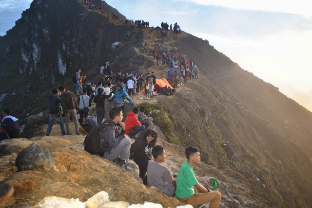 Destinasi Wisata Gunung Sibayak, 1. Danau Linting, 2. Air Terjun Dua Warna, 3. Air Terjun Batu Belah Sibolangit, 4. Gunung Sibayak, 5. Bukit Lawang, 6. Sungai Bukit Lawang, 7. Penangkaran Buaya Asam Kumbang Medan, 8. Istana Maimun Medan, 9. Masjid Raya Medan, 10. Air Terjun Sipiso-piso Tongging, 11. Rahmat Gallery Medan, 12. Liburan Asyik ke Kampung Keling Medan, 13. Menikmati Pesona Keindahan Air Terjun Tangkahan, 14. Mencoba Keseruan Naik Gajah di Tangkahan, 15. Tempat Wisata Seru Danau Lau Kawar, 16. Objek Wisata Menarik Salju Panas Tinggi Raja, 17. Tempat Wisata Anak Mickey Holiday Berastagi, 18. Taman Alam Lumbini Tempat Wisata di Lereng Gunung, 19. Liburan ke Maha Vihara Adhi Maitreya, 20. Wisata Sejarah Museum Sumatera Utara, 21. Objek Wisata Danau Siombak di Medan, 22. Tempat Wisata Kuliner Merdeka Walk di Medan, 23. Kebun Binatang Medan (Medan Zoo), 24. Tempat Wisata Keluarga Mora Indah di Medan, 25. Tempat Liburan Hairos Water Park Medan, 26. Taman Sri Deli, 27. Museum Situs Kota Cina, 28. Museum Militer Bukit Barisan, 29. The Le Hu Garden Medan, 30. Vihara Gunung Timur, 31. Pasar Belawan, 32. Kuil Shri Mariamman, 33. Gedung London Sumatera ( Losum ), 34. Kesawan Square, 35. Balai Kota Lama, 36. Masjid Al-Osmani, 37. Wonders Water World, 38. Gereja Lama Medan, 39. Kantor Pos Medan, 40. Tjong A Fie Mansion, 41. Graham Santa Maria Velangkanni