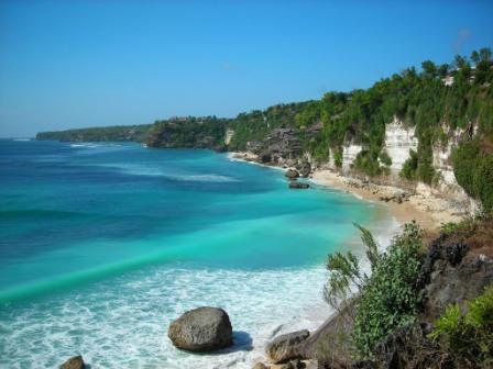 Destinasi Wisata Pantai Sawarna di Banten, 1. Pantai Karang Bokor, 2. Pantai Pasir Putih Sawarna, 3. Curug Ciporolak, 4. Curug Cihear, 5. Curuh Kanteh, 6. Agrowisata Kebun Teh Cikuya, 7. Curug Kumpay, 8. Curug Cibangkit, 9. Curug Sipayung, 10. Situ Palayangan, 11. Pantai Talanca, 12. Wisata Seni Batik Khas Lebak, 13. Situs Cibedug, 14. Wisata Air Panas Senanghati, 15. Pantai Suka Hujan, 16. Pantai Cihara, 17. Pantai Goa Langir Sawarna, 18. Gua Seribu Candi, 19. Wisata Tapak Kaki Raksasa si Kabayan, 20. Wisata Air Panas Cipanas, 21. Wisata Kampung Baduy, 22. Pantai Karang Malang, 23. Objek Wisata Samaun’s Hill Park, 24. Pantai Ciantir, 25. Pantai Bagedur, 26. Pantai Tanjung Layar, 27. Curug Munding, 28. Situ Cicinta, 29. Curug Sata, 30. Wisata Arung Jeram Sungai Ciberang, 31. Curug Cimayang, 32. Gua Maria Bukit Kanada, 33. Alun – alun Rangkasbitung, 34. Museum Multatuli Lebak, 35. Pantai Karang Songsong