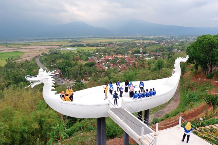 Eling Bening via Kompas, 1. Museum Kereta Api Ambarawa, 2. Dusun Semilir, 3. Eling Bening, 4. Bukit cinta rawapening, 5. Saloka Theme Park, 6. Monumen Palagan Ambarawa, 7. Candi Gedong Songo, 8. Kampoeng Rawa, 9. Gua Maria Kerep Ambarawa, 10. Kampung Pelangi Bejalen, 11. Museum Isdiman, 12. Alun-alun Ambarawa