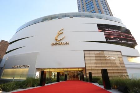 Emporium Mall, 1. Objek Wisata Nong Nooch Tropical Botanical Garden di Thailand , 2. Tempat Wisata Paling Terkenal Phuket di Thailand, 3. Tempat Wisata Kuliner Khao San Road di Thailand, 4. Tempat Wisata Favorit Wat Arun di Thailand, 5. Tempat Wisata Grand Palace di Thailand, 6. Destinasi Wisata ke Chiang Rai di Thailand, 7. Destinasi Wisata ke Pai di Thailand, 8. Tempat Wisata Sejarah Phanom Rung di Thailand, 9. Obyek Wisata Seru Railay di Thailand, 10. Objek Wisata Kuil Wat Benchamabophit di Thailand, 11. Objek Wisata Wat Ratchanatdaram di Thailand, 12. Objek Wisata Candi Wat Chedi Luang di Thailand, 13. Liburan Seru ke Safari World di Thailand, 14. Objek Wisata Wat Phra Kaew di Thailand, 15. Objek Wisata Unik Wat Pho di Thailand, 16. Berwisata ke Wat Phra That Doi Suthep di Thailand, 17. Tempat Wisata Alam Roller Cave National Park di Thailand, 18. Tempat Wisata Keluarga Cha-am di Thailand, 19. Tempat Wisata Pantai Hua Hin yang Terkenal di Thailand, 20. Destinasi Wisata Koh Samui di Thailand, 21. Tempat Wisata Koh Chang di Thailand, 22. Destinasi Wisata Seru Krabi di Thailand, 23. Liburan ke Pattaya di Thailand, 24. Objek Wisata Phu Thok di Thailand, 25. Liburan Seru ke Salaeng Luang National Park di Thailand, 26. Tempat Wisata Doi Mae Hua Kham di Thailand, 27. Objek Wisata Phu Rua Taman Nasional di Thailand, 28. Liburan Seru ke Puncak galaksi Kanchanaburi di Thailand, 29. Destinasi Agrowisata Doi Ang Khang Mon di Thailand, 30. Objek Wisata Khao Kho di Thailand, 31. Tempat Wisata Belanja Chiang Mai di Thailand, 32. Tempat Belanja Murah di Pratunam Market Thailand, 33. Tempat Wisata Belanja di Amarin Plaza Thailand, 34. Phu Thap Boek, 35. Dream World Garden, 36. Baan Pinsuwan Benjarong, 37. Wat Khanon Temple, 38. Sungai Mekong, 39. Pasar Tradisional Jed Samian, 40. Sampran Riverside Market, 41. Pembuatan Keramik dan Vas Naga, Tao Hong Thai Ceramic Factory, 42. Baiyoke Sky Bangkok, 43. Ayutthaya, 44. Suphattra Land, 45. Chatuchak Weekend Market, 46. Madame Tussaud, 47. Sanctuary Of Truth, 48. Bangkok Dinner Cruises, 49. Four Face Buddha, 50. Siam Ancient City, 51. Emporium Mall, 52. Siam Niramit Show