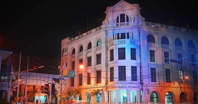 Gedung London Sumatera, 1. Danau Linting, 2. Air Terjun Dua Warna, 3. Air Terjun Batu Belah Sibolangit, 4. Gunung Sibayak, 5. Bukit Lawang, 6. Sungai Bukit Lawang, 7. Penangkaran Buaya Asam Kumbang Medan, 8. Istana Maimun Medan, 9. Masjid Raya Medan, 10. Air Terjun Sipiso-piso Tongging, 11. Rahmat Gallery Medan, 12. Liburan Asyik ke Kampung Keling Medan, 13. Menikmati Pesona Keindahan Air Terjun Tangkahan, 14. Mencoba Keseruan Naik Gajah di Tangkahan, 15. Tempat Wisata Seru Danau Lau Kawar, 16. Objek Wisata Menarik Salju Panas Tinggi Raja, 17. Tempat Wisata Anak Mickey Holiday Berastagi, 18. Taman Alam Lumbini Tempat Wisata di Lereng Gunung, 19. Liburan ke Maha Vihara Adhi Maitreya, 20. Wisata Sejarah Museum Sumatera Utara, 21. Objek Wisata Danau Siombak di Medan, 22. Tempat Wisata Kuliner Merdeka Walk di Medan, 23. Kebun Binatang Medan (Medan Zoo), 24. Tempat Wisata Keluarga Mora Indah di Medan, 25. Tempat Liburan Hairos Water Park Medan, 26. Taman Sri Deli, 27. Museum Situs Kota Cina, 28. Museum Militer Bukit Barisan, 29. The Le Hu Garden Medan, 30. Vihara Gunung Timur, 31. Pasar Belawan, 32. Kuil Shri Mariamman, 33. Gedung London Sumatera ( Losum ), 34. Kesawan Square, 35. Balai Kota Lama, 36. Masjid Al-Osmani, 37. Wonders Water World, 38. Gereja Lama Medan, 39. Kantor Pos Medan, 40. Tjong A Fie Mansion, 41. Graham Santa Maria Velangkanni