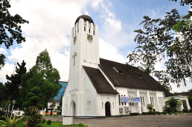 Gereja Lama Medan, 1. Danau Linting, 2. Air Terjun Dua Warna, 3. Air Terjun Batu Belah Sibolangit, 4. Gunung Sibayak, 5. Bukit Lawang, 6. Sungai Bukit Lawang, 7. Penangkaran Buaya Asam Kumbang Medan, 8. Istana Maimun Medan, 9. Masjid Raya Medan, 10. Air Terjun Sipiso-piso Tongging, 11. Rahmat Gallery Medan, 12. Liburan Asyik ke Kampung Keling Medan, 13. Menikmati Pesona Keindahan Air Terjun Tangkahan, 14. Mencoba Keseruan Naik Gajah di Tangkahan, 15. Tempat Wisata Seru Danau Lau Kawar, 16. Objek Wisata Menarik Salju Panas Tinggi Raja, 17. Tempat Wisata Anak Mickey Holiday Berastagi, 18. Taman Alam Lumbini Tempat Wisata di Lereng Gunung, 19. Liburan ke Maha Vihara Adhi Maitreya, 20. Wisata Sejarah Museum Sumatera Utara, 21. Objek Wisata Danau Siombak di Medan, 22. Tempat Wisata Kuliner Merdeka Walk di Medan, 23. Kebun Binatang Medan (Medan Zoo), 24. Tempat Wisata Keluarga Mora Indah di Medan, 25. Tempat Liburan Hairos Water Park Medan, 26. Taman Sri Deli, 27. Museum Situs Kota Cina, 28. Museum Militer Bukit Barisan, 29. The Le Hu Garden Medan, 30. Vihara Gunung Timur, 31. Pasar Belawan, 32. Kuil Shri Mariamman, 33. Gedung London Sumatera ( Losum ), 34. Kesawan Square, 35. Balai Kota Lama, 36. Masjid Al-Osmani, 37. Wonders Water World, 38. Gereja Lama Medan, 39. Kantor Pos Medan, 40. Tjong A Fie Mansion, 41. Graham Santa Maria Velangkanni