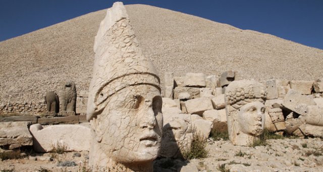 Gunung Nemrut Turki