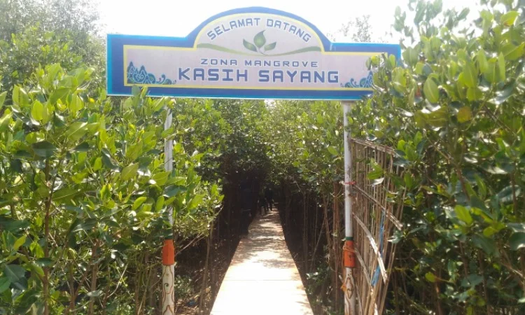 Hutan Mangrove Kasih Sayang via Google Mpas Herry Julianto, 1. Wisata Sejarah Keraton Kasepuhan di Cirebon, 2. Objek Wisata Keraton Kanoman di Cirebon, 3. Wahana Bermain Apita Waterboom, 4. Objek Wisata Sejarah Taman Sari Gua Sunyaragi di Cirebon, 5. Destinasi Wisata Banyu Panas Palimanan di Cirebon, 6. Wisata Religi Masjid Agung Sang Cipta Rasa Cirebon, 7. Wisata Belanja Terkenal Batik Trusmi Cirebon, 8. Wahana Bermain Waterboom siwalk di Cirebon, 9. Wahana Liburan Seru Outbound Siwalk di Cirebon, 10. Objek Wisata Danau Setu Patok di Cirebon, 11. Destinasi Wisata Wanawisata Ciwaringin di Cirebon, 12. Desa Wisata Cikalahang Cirebon, 13. Objek Wisata Situ Sedong di Cirebon, 14. Wahana Bermain Taman Ade Irma Suryani (Waterland) di Cirebon, 15. Wisata Kuliner Enak Nasi Jamblang Khas Cirebon, 16. Wisata Kuliner Empal gentong Khas Cirebon, 17. Tempat Romantis di Bukit Gronggong, 18. Objek Wisata Telaga Remis , 19. Ziarah ke Makam Sunan Gunung jati Cirebon, 20. Objek Wisata Pantai Kejawanan di Cirebon, 21. Pantai Baro Gebang, 22. Telaga Nilam, 23. Kolam Renang Hegar, 24. Kolam Renang Zam-Zam, 25. Water Park Ciperna, 26. Alun-alun Kejaksaan, 27. Batu Lawang, 28. Bukit Plangon, 29. Masjid Merah, 30. Jempol Waterboom, 31. Vihara Dewi Welas Asih, 32. Gedung BAT, 33. Wisata Kura Kura Belawa, 34. Masjid Raya At-Taqwa, 35. Keraton Kacirebonan, 36. Klenteng Hok Keng Tong, 37. Hutan Mangrove Kasih Sayang, 38. Pemandian Cibulan, 39. Tirtamas Gemilang, 40. Catherine Surya, 41. Grage City