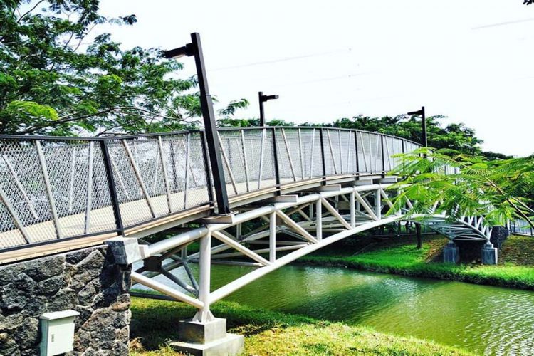 Jembatan Magnetica, 1. Taman Buaya Indonesia Jaya , 2. Waterboom Lippo Cikarang, 3.Gedung Juang 45, 4. Saung Ranggon, 5. Danau Cibeureum, 6. Klenteng Hok Lay Kiong, 7. Vihara Dharma Jaya, 8. Pura Agung Tirta Bhuana , 9. Masjid Jami Al – Hidayah, 10. Pantai Muara Gembong, 11. Pantai Muara Beting, 12. Pantai Muara Bendera, 13.Pantai Mekar, 14. Rumah Pohon, 15. Hutan Kota Bekasi, 16. Danau Marakas, 17. Bumi Perkemahan Karang Kitri, 18. Taman Kemang Pratama, 19. Restoran Kartini Cikarang , 20. Saung Wulan, 21. Taman Alun-alun Kota Bekasi, 22. Kolam Renang Taman Harapan Baru (THB), 23. Kolam Renang Bintang Sport Center, 24. Sport Club Harapan Indah, 25. Kolam Renang Galaxy Tirta Mas, 26. Venetian Water Carnaval, 27. Columbus Waterpark, 28. Go! Wet Waterpark, 29. Curug Parigi, 30. Transera Waterpark, 31. Snow World International Revo Town, 32. Situ Gede Bekasi, 33. Sirkus Waterplay, 34. Rainbow Garden, 35. Fun Park Waterboom Bekasi, 36. Danau Duta Harapan, 37. Taman Hijau Pekayon, 38. Taman Gigi, 39. Hutan Kota Patriot Bina Bangsa, 40. Taman Jatiasih, 41. Islamic Center Bekasi, 42. Stadion Patriot Candrabaga, 43. Wisata Bumi Restu, 44. Penguin Waterpark, 45. Grand Splash Waterpark, 47. Camping Ground Kalam Kopen, 48. Tugu Skatepark, 49. Kolam Renang Green Park, 50. Kolam Renang Persada Kemala, 51. Danau Elysum, 52. Jembatan Magnetica, 53. Piramida Terbalik Summarecon Bekasi, 54. Situ Rawa Binong, 55. Stadion Wibawa Mukti, 56. Taman Sehati, 57. Jababeka Botanical Garden, 58. Puri Nirwana Waterpark, 59. Megati Waterpark
