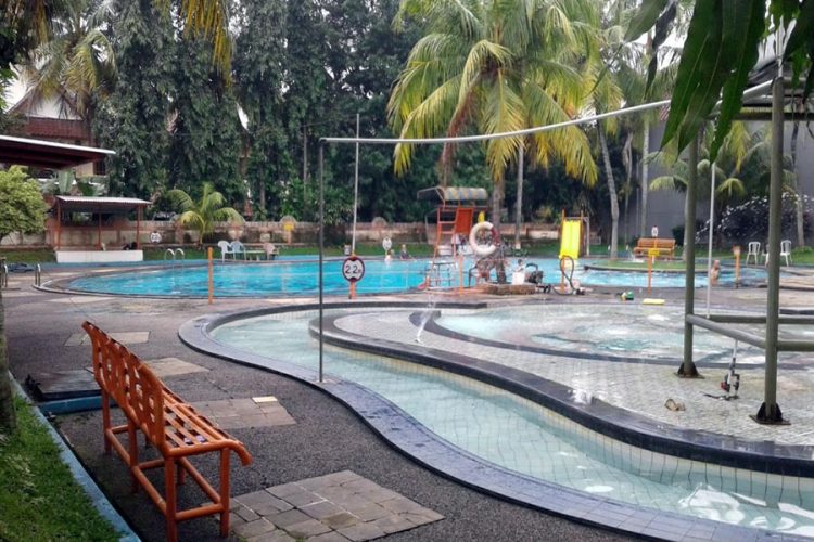 Kolam Renang Griya Tugu Asri, 1. Tempat Wisata Alam Kampung 99 Pepohonan di Depok, 2. Tempat Wisata Religi Masjid kubah emas di Depok, 3. Taman Wisata Keluarga Pasir Putih Depok, 4. Objek Wisata Anak dan Keluarga Godong Ijo Depok, 5. Tempat Wisata Seru Fantasi Water Park di Depok, 6. Kolam Renang / Water Park Ceria Depok, 7. Kolam Renang Tirta Sari Depok Timur, 8. Wahana Liburan Seru Kolam Renang Paragon Depok, 9. Bermain ke Kolam Renang Gema Pesona Depok, 10. Objek Wisata Seru Pondok Zidane Depok, 11. Tempat Wisata Taman Bunga Wiladatika Depok, 12. Liburan Asyik ke Agrowisata Belimbing Dewa Depok, 13. Liburan ke Hutan Kota Depok, 14. Tempat Wisata Studio Alam TVRI Depok, 15. Liburan Seru ke D’Kandang Amazing Farm Depok, 16. Liburan ke Setu Pengasinan Depok, 17. Depok Plaza, 18. Detos/Depok Town Square | Pusat belanja, 19. Cagar Alam Kota Depok, 20. Situ Besar depok (Situ lio), 21. Situ Cilangkap, 22. Situ Citayam Kota Depok, 23. Liburan Seru ke Situ Pladen Beji, 24. Liburan ke Situ Asih Pulo Pancoran Emas Depok, 25. Wisata Sambil Olahraga di Pacuan Kuda Tapos, 26. Liburan Menantang Arung Jeram di Sungai Ciliwung, 27. Rumah Kabeda, 28. Telaga Arwana, 29. Kampung 3D Depok, 30. Taman Wisata Herbal Insani, 31. Taman Pemuda Pratama, 32. Sukatani Park, 33. Taman Wisata Permata Buana, 34. Taman Merdeka, 35. Hutan Kota UI, 36. Danau Kenanga UI, 37. Rumah Keramik F Widayanto, 38. Saung Talaga, 39. Taman Mekarsari Depok, 40. Kolam Renang Griya Tugu Asri, 41. Setu Bojongsari, 42. Setu Cilodong, 43. Situ Jatijajar, 44. Situ Rawa Besar, 45. Green Lake View Waterpark, 46. Arina Waterpark, 47. Taman Lembah Mawar, 48. Taman Lembah Gurame