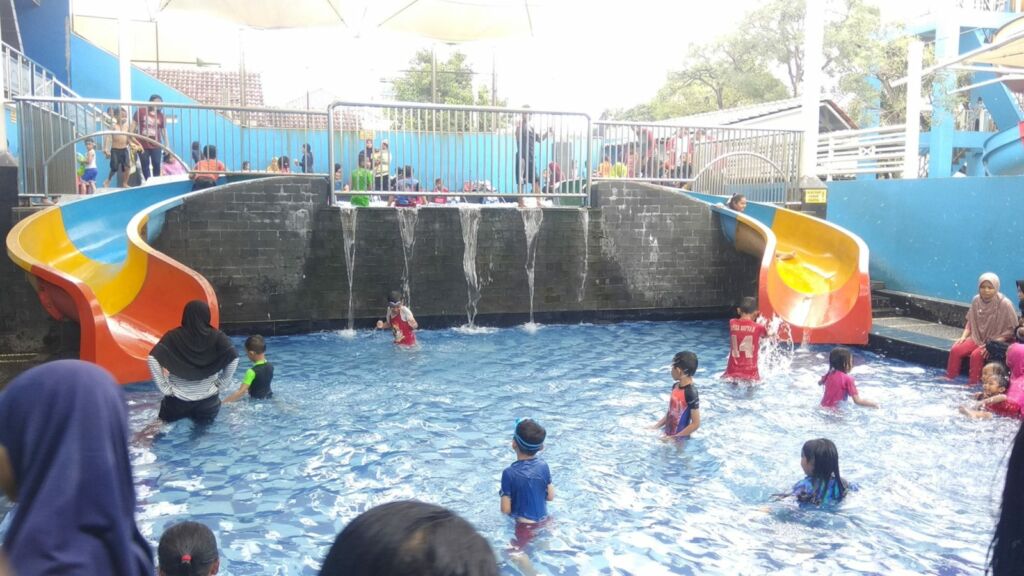 Kolam Renang Paragon Depok, 1. Tempat Wisata Alam Kampung 99 Pepohonan di Depok, 2. Tempat Wisata Religi Masjid kubah emas di Depok, 3. Taman Wisata Keluarga Pasir Putih Depok, 4. Objek Wisata Anak dan Keluarga Godong Ijo Depok, 5. Tempat Wisata Seru Fantasi Water Park di Depok, 6. Kolam Renang / Water Park Ceria Depok, 7. Kolam Renang Tirta Sari Depok Timur, 8. Wahana Liburan Seru Kolam Renang Paragon Depok, 9. Bermain ke Kolam Renang Gema Pesona Depok, 10. Objek Wisata Seru Pondok Zidane Depok, 11. Tempat Wisata Taman Bunga Wiladatika Depok, 12. Liburan Asyik ke Agrowisata Belimbing Dewa Depok, 13. Liburan ke Hutan Kota Depok, 14. Tempat Wisata Studio Alam TVRI Depok, 15. Liburan Seru ke D’Kandang Amazing Farm Depok, 16. Liburan ke Setu Pengasinan Depok, 17. Depok Plaza, 18. Detos/Depok Town Square | Pusat belanja, 19. Cagar Alam Kota Depok, 20. Situ Besar depok (Situ lio), 21. Situ Cilangkap, 22. Situ Citayam Kota Depok, 23. Liburan Seru ke Situ Pladen Beji, 24. Liburan ke Situ Asih Pulo Pancoran Emas Depok, 25. Wisata Sambil Olahraga di Pacuan Kuda Tapos, 26. Liburan Menantang Arung Jeram di Sungai Ciliwung, 27. Rumah Kabeda, 28. Telaga Arwana, 29. Kampung 3D Depok, 30. Taman Wisata Herbal Insani, 31. Taman Pemuda Pratama, 32. Sukatani Park, 33. Taman Wisata Permata Buana, 34. Taman Merdeka, 35. Hutan Kota UI, 36. Danau Kenanga UI, 37. Rumah Keramik F Widayanto, 38. Saung Talaga, 39. Taman Mekarsari Depok, 40. Kolam Renang Griya Tugu Asri, 41. Setu Bojongsari, 42. Setu Cilodong, 43. Situ Jatijajar, 44. Situ Rawa Besar, 45. Green Lake View Waterpark, 46. Arina Waterpark, 47. Taman Lembah Mawar, 48. Taman Lembah Gurame