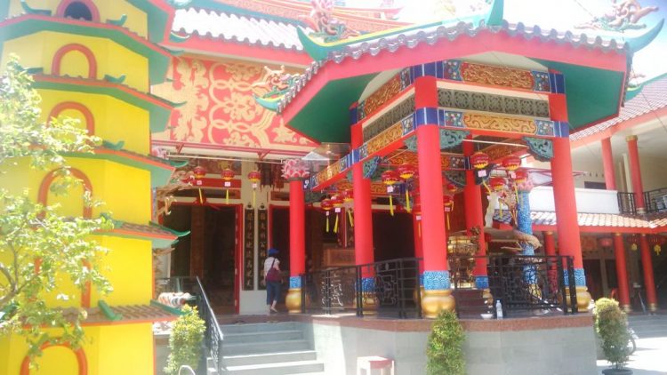 Klenteng Hok Keng Tong via Bolong, 1. Wisata Sejarah Keraton Kasepuhan di Cirebon, 2. Objek Wisata Keraton Kanoman di Cirebon, 3. Wahana Bermain Apita Waterboom, 4. Objek Wisata Sejarah Taman Sari Gua Sunyaragi di Cirebon, 5. Destinasi Wisata Banyu Panas Palimanan di Cirebon, 6. Wisata Religi Masjid Agung Sang Cipta Rasa Cirebon, 7. Wisata Belanja Terkenal Batik Trusmi Cirebon, 8. Wahana Bermain Waterboom siwalk di Cirebon, 9. Wahana Liburan Seru Outbound Siwalk di Cirebon, 10. Objek Wisata Danau Setu Patok di Cirebon, 11. Destinasi Wisata Wanawisata Ciwaringin di Cirebon, 12. Desa Wisata Cikalahang Cirebon, 13. Objek Wisata Situ Sedong di Cirebon, 14. Wahana Bermain Taman Ade Irma Suryani (Waterland) di Cirebon, 15. Wisata Kuliner Enak Nasi Jamblang Khas Cirebon, 16. Wisata Kuliner Empal gentong Khas Cirebon, 17. Tempat Romantis di Bukit Gronggong, 18. Objek Wisata Telaga Remis , 19. Ziarah ke Makam Sunan Gunung jati Cirebon, 20. Objek Wisata Pantai Kejawanan di Cirebon, 21. Pantai Baro Gebang, 22. Telaga Nilam, 23. Kolam Renang Hegar, 24. Kolam Renang Zam-Zam, 25. Water Park Ciperna, 26. Alun-alun Kejaksaan, 27. Batu Lawang, 28. Bukit Plangon, 29. Masjid Merah, 30. Jempol Waterboom, 31. Vihara Dewi Welas Asih, 32. Gedung BAT, 33. Wisata Kura Kura Belawa, 34. Masjid Raya At-Taqwa, 35. Keraton Kacirebonan, 36. Klenteng Hok Keng Tong, 37. Hutan Mangrove Kasih Sayang, 38. Pemandian Cibulan, 39. Tirtamas Gemilang, 40. Catherine Surya, 41. Grage City