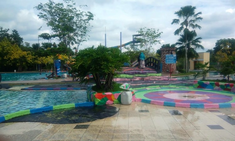 Kuantan Regency Waterpark via Youtube Rafe Kevin, 1. Objek Wisata Keluarga Riau Fantasi , 2. Tempat Rekreasi Kebun Binatang Sang Kulim , 3. Destinasi Wisata Danau Buatan Lembah Sari , 4. Objek Wisata Taman Rekreasi Alam Mayang di Pekanbaru, 5. Tempat Wisata Seru Istana Siak Sri Indrapura , 6. Objek Wisata Religi Masjid Agung An Nur di Pekanbaru, 7. Tempat Wisata Edukasi Perpustakaan Soeman H.S di Pekanbaru, 8. Wisata Sejarah di Masjid Senapelan Pekanbaru, 9. Tempat Wisata Belanja Pasar Bawah di Pekanbaru, 10. Wisata Belanja Oleh-oleh Dekranasda di Pekanbaru, 11. Objek Wisata Sejarah Museum Sang Nila Utama , 12. Tempat Wisata Alam Air Terjun Aek Martua, 13. Liburan Seru ke Anjungan Seni Idrus Tintin di Pekanbaru, 14. Objek Wisata Alam Air Terjun Guruh Gemurai di Pekanbaru, 15. Destinasi Wisata Desa Okura di Pekanbaru, 16. Liburan ke Taman Hutan Raya Sultan Syarif Kasim, 17. Objek Wisata Seru Sungai Kampar, 18. Tempat Wisata Kuliner Sup Tunjang Tribuana di Pekanbaru, 19. Tempat Makan yang Enak RM Baung, 20. Air Terjun Batu Dinding , 21. Taman Putri Kaca Mayang, 22. Wisata Budaya di Balai Adat Riau, 23. Menikmati Kopi di Kedai Kopi Kawasan Hang Tuah, 24. Air Terjun Batang Kapas, 25. Rainbow Hills Rumbai, 26. Bukit Kapur Air Hitam, 27. Hutan Kota Pekanbaru, 28. Danau Bandar Kayangan, 29. Citraland Waterpark, 30. Kuantan Regency Waterpark, 31. Taman Wisata Alam Mayang, 32. Agrowisata Tenayan Raya, 33. Taman Kota Pekanbaru, 34. Arboretum Universitas Riau, 35. Trans Studio Mini Pekanbaru, 36. Kawah Biru, 37. Teluk Jering, 38. Candi Muara Takus