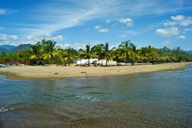 Liburan Asyik ke Pantai Ratatotok