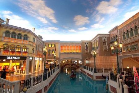 Liburan Seru ke Little Venice Kawasan Villa Kota Bunga