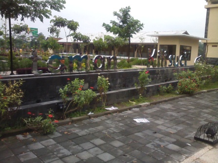 Liburan ke Taman Kilisuci Kediri