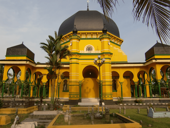 Masjid Al-Osmani, 1. Danau Linting, 2. Air Terjun Dua Warna, 3. Air Terjun Batu Belah Sibolangit, 4. Gunung Sibayak, 5. Bukit Lawang, 6. Sungai Bukit Lawang, 7. Penangkaran Buaya Asam Kumbang Medan, 8. Istana Maimun Medan, 9. Masjid Raya Medan, 10. Air Terjun Sipiso-piso Tongging, 11. Rahmat Gallery Medan, 12. Liburan Asyik ke Kampung Keling Medan, 13. Menikmati Pesona Keindahan Air Terjun Tangkahan, 14. Mencoba Keseruan Naik Gajah di Tangkahan, 15. Tempat Wisata Seru Danau Lau Kawar, 16. Objek Wisata Menarik Salju Panas Tinggi Raja, 17. Tempat Wisata Anak Mickey Holiday Berastagi, 18. Taman Alam Lumbini Tempat Wisata di Lereng Gunung, 19. Liburan ke Maha Vihara Adhi Maitreya, 20. Wisata Sejarah Museum Sumatera Utara, 21. Objek Wisata Danau Siombak di Medan, 22. Tempat Wisata Kuliner Merdeka Walk di Medan, 23. Kebun Binatang Medan (Medan Zoo), 24. Tempat Wisata Keluarga Mora Indah di Medan, 25. Tempat Liburan Hairos Water Park Medan, 26. Taman Sri Deli, 27. Museum Situs Kota Cina, 28. Museum Militer Bukit Barisan, 29. The Le Hu Garden Medan, 30. Vihara Gunung Timur, 31. Pasar Belawan, 32. Kuil Shri Mariamman, 33. Gedung London Sumatera ( Losum ), 34. Kesawan Square, 35. Balai Kota Lama, 36. Masjid Al-Osmani, 37. Wonders Water World, 38. Gereja Lama Medan, 39. Kantor Pos Medan, 40. Tjong A Fie Mansion, 41. Graham Santa Maria Velangkanni