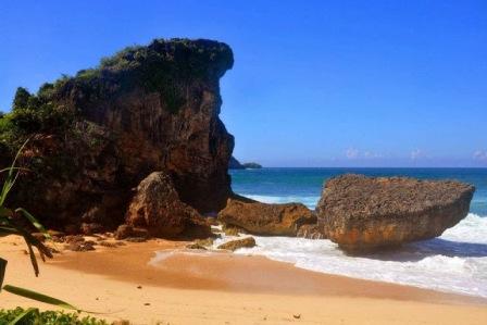 Menikmati Keindahan Pantai Seruni Pacitan, 1. Pantai Klayar, 2. Pantai Srau, 3. Pantai Watu Karung, 4. Pantai Banyu Tibo , 5. Sungai Maron, 6. Monumen Jendral Sudirman , 7. Banyu Anget Tirto Husodo Hot Spring, 8. Pantai Kasap, 9. Pantai Teleng Ria, 10. Pantai Pidakan, 11. Destinasi Wisata Pantai Soge di Pacitan, 12. Pantai Buyutan, 13. Pantai Karang Bolong, 14. Pantai Seruni Pacitan, 15. Pantai Tawang , 16. Pantai Kaliuluh, 17. Pantai TAMAN Ngadirojo, 18. Pantai Kunir, 19. Goa Gong, 20. Goa Tabuhan, 21. Goa Luweng Jaran , 22. Goa Song Terus, 23. Goa Putri, 24. Pantai Tamperan, 25. Pantai Wawaran, 26. Bukit Pakis – Bukit Bintang, 27. Pantai Langitan, 28. Beiji park pacitan, 28. Sungai Cokel, 29. Sentono Gentong Pacitan, 30. Pantai Pancer Dorr, 31. Alun-Alun Pacitan, 32. Jurug Gringsing  , 33. Pantai Watu Bale, 34. Pantai Pangasan, 35. Pantai Ngandul, 36. Pantai Denombo, 37. Pantai Plumbungan, 38. Pantai TAMAN Ngadirojo Pacitan, 39. Goa Selo Arum, 40. Mandi Angin Pacitan, 41. Masjid Agung Pacitan, 42. Grojogan Dhuwur Pacitan, 43. Curug Sabun, 44. Gerojokan Mbedayu, 45. Tlogo Sono, 46. Pantai anakan, 47. Tempat Wisata Kuliner Terkenal Nasi Tiwul 