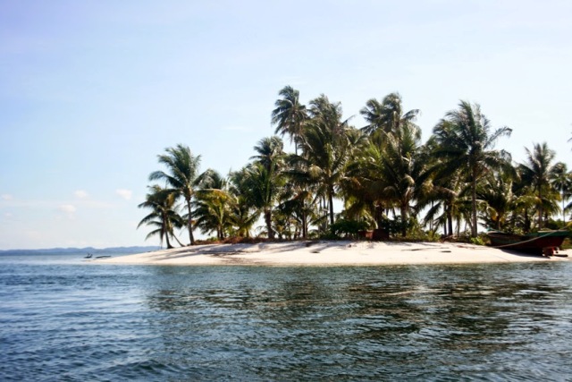Menikmati keindahan Bawah Laut di Pulau Abang Besar Batam, 1. Pantai Nongsa, 2. Batam City Square, 3. Pantai Melur, 4. Ocarina Park, 5. Kampung Vietnam, 6. Bukit Senyum, 7. Pantai Sekilak, 8. Komplek Nagoya City Walk, 9. Pantai Melayu, 10.Jembatan Barelang, 11. Pantai Tanjung Bemban, 12. Pantai Marina, 13. Pantai Tanjung Pinggir, 14. Golden Prawn Batam, 15. Rumah Kopi Fatmawati, 16. Harbour Bay Food Court, 17. Queen Garden Waterboom, 18. Alun-alun Engku Putri, 19. Masjid Agung Batam, 20. Hutan Wisata Mata Kucing, 21. Pantai Mirota, 22. Pulau Abang Besar, 23. Kebun Raya Batam , 24. Jodoh Centre Batam, 25. Pantai Tiga Putri Barelang, 25. Pulau Mubut, 26. Pantai Elyora, 27. Pantai Reviola, 28. Pulau Forest Top, 29. Taman Wisata Habibie 1000 Tangga, 30. Tebing Langit, 31. Pulau Tunjuk, 32. Pantai Vio Vio, 33. Pulau Petong, 34. Pancur Telaga Bidadari, 35. Sea Forest Adventure, 36. Marina City, 37. Pulau Ranoh, 38. Pulau Belakang Padang, 39. Bukit Tanjung Tritip, 40. Bukit Piayu Laut, 41. Masjid Sultan Mahmud Riayat Syah