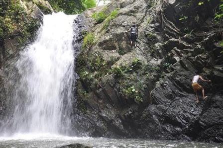 Objek Wisata Air Terjun Gendang di Banten, 1. Tempat Wisata Populer Pantai Anyer di Banten, 2. Tempat Wisata Keluarga Pantai Tanjung Lesung di Banten, 3. Objek Wisata Menantang Gunung Krakatau di Banten, 4. Tempat Wisata Seru ke Kampung Baduy di Banten, 5. Destinasi Wisata Pantai Sawarna di Banten, 6. Obyek Wisata Pulau Umang di Banten, 7. Tempat Wisata Menantang Arung Jeram Sungai Ciberang di Banten, 8. Objek Wisata Religi Masjid Agung Banten, 9. Liburan Seru ke Pulau Dua / Pulau Burung di Banten, 10. Tempat Wisata Alam Rawa Dano di Banten, 11. Tempat Wisata Keluarga Pantai Bagedur di Banten, 12. Berwisata ke Danau Tasikardi di Banten, 13. Destinasi Wisata Pulau Sangiang di Banten, 14. Tempat Wisata Paling Terkenal Pantai Carita di Banten, 15. Tempat Wisata Unik Pantai Karang Bolong di Banten, 16. Objek Wisata Taman Nasional Ujung Kulon di Banten, 17. Objek Wisata Pantai Ciputih di Pandeglang Banten, 18. Tempat Wisata Pantai Cihara Lebak Banten, 19. Objek Wisata Pantai dan Pelabuhan Merak di Banten, 20. Tempat Wisata Pantai Karang Taraje di Banten, 21. Objek Wisata Pantai Karangsongsong Cibobos di Banten, 22. Destinasi Wisata Pantai Mabak di Banten, 23. Tujuan Wisata Alam Air Terjun Cihear di Banten, 24. Objek Wisata Air Terjun Gendang di Banten, 25. Objek Wisata Air Terjun Curug Putri di Banten, 26. Objek Wisata Pemandian Air Panas Cisolong di Banten, 27. Wahana Bermain Water World Citra Raya di Tangerang Banten, 28. Wisata Pemandian Cikoromoy di Banten, 29. Destinasi Wisata Pulau Cangkir di Tangerang, 30. Objek Wisata Situ Cipondoh di Tangerang, 31. Liburan Seru ke Marcopolo Water Adventure di Tangerang, 32. Tempat Wisata Keluarga Ocean Park Water Adventure di Tangerang Selatan, 33. Objek Wisata Taman Buaya Tanjung Pasir di Tangerang, 34. Gunung Pinang, 35. Istana Surosowan, 36. Pantai Sambolo, 37. Benteng Speelwijk, 38. Curug Bumi, 39. Hutan Kayu Putih Kragilan, 40. Situ Rawa Arum, 41. Pulau Lima, 42. Monumen Lengkong, 43. CAS Water Park Pandeglang, 44. Kota Kuno Banten, 45. Kandank Jurank Doank, 46. Pulau Peucang, 47. Curug Betung, 48. Pantai Cibeureum, 49. Pantai Marina, 50. Pantai Pasir Putih Florida, 51. Pantai Jambu, 52. Pulau Panaitan, 53. Telaga Biru Cigaru, 54. Tebing Koja Kandang Godzilla, 55. Pantai Tanjung Burung, 56. Museum Benteng Heritage, 57. Dermaga TPI Tanjung Pasir, 58. Masjid Kali Pasir, 59. Keramat Solear, 60. Kelenteng Tjo Soe Kong, 61. Kelenteng Sampo Tay Jin, 62. Kelenteng Boen San Bio, 63. Kelenteng Boen Hay Bio, 64. Jembatan Pelengkung