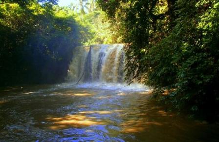 Objek Wisata Air Terjun Kima Atas di Manado