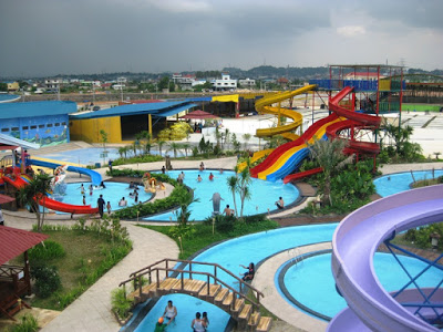 Objek Wisata Keluarga Riau Fantasi di Pekanbaru - tempat wisata di Pekanbaru, 1. Objek Wisata Keluarga Riau Fantasi , 2. Tempat Rekreasi Kebun Binatang Sang Kulim , 3. Destinasi Wisata Danau Buatan Lembah Sari , 4. Objek Wisata Taman Rekreasi Alam Mayang di Pekanbaru, 5. Tempat Wisata Seru Istana Siak Sri Indrapura , 6. Objek Wisata Religi Masjid Agung An Nur di Pekanbaru, 7. Tempat Wisata Edukasi Perpustakaan Soeman H.S di Pekanbaru, 8. Wisata Sejarah di Masjid Senapelan Pekanbaru, 9. Tempat Wisata Belanja Pasar Bawah di Pekanbaru, 10. Wisata Belanja Oleh-oleh Dekranasda di Pekanbaru, 11. Objek Wisata Sejarah Museum Sang Nila Utama , 12. Tempat Wisata Alam Air Terjun Aek Martua, 13. Liburan Seru ke Anjungan Seni Idrus Tintin di Pekanbaru, 14. Objek Wisata Alam Air Terjun Guruh Gemurai di Pekanbaru, 15. Destinasi Wisata Desa Okura di Pekanbaru, 16. Liburan ke Taman Hutan Raya Sultan Syarif Kasim, 17. Objek Wisata Seru Sungai Kampar, 18. Tempat Wisata Kuliner Sup Tunjang Tribuana di Pekanbaru, 19. Tempat Makan yang Enak RM Baung, 20. Air Terjun Batu Dinding , 21. Taman Putri Kaca Mayang, 22. Wisata Budaya di Balai Adat Riau, 23. Menikmati Kopi di Kedai Kopi Kawasan Hang Tuah, 24. Air Terjun Batang Kapas, 25. Rainbow Hills Rumbai, 26. Bukit Kapur Air Hitam, 27. Hutan Kota Pekanbaru, 28. Danau Bandar Kayangan, 29. Citraland Waterpark, 30. Kuantan Regency Waterpark, 31. Taman Wisata Alam Mayang, 32. Agrowisata Tenayan Raya, 33. Taman Kota Pekanbaru, 34. Arboretum Universitas Riau, 35. Trans Studio Mini Pekanbaru, 36. Kawah Biru, 37. Teluk Jering, 38. Candi Muara Takus