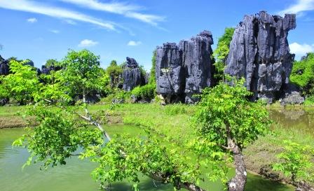 Objek Wisata Menantang Pegunungan Karst (kapur) di Makassar