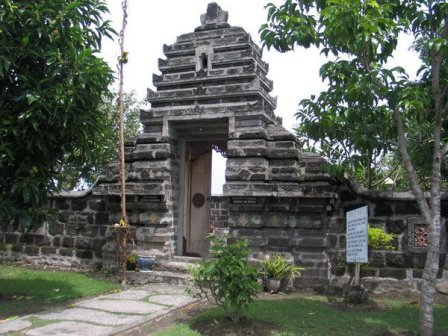Objek Wisata Mistis Petilasan Sri Aji Jayabaya di Kediri
