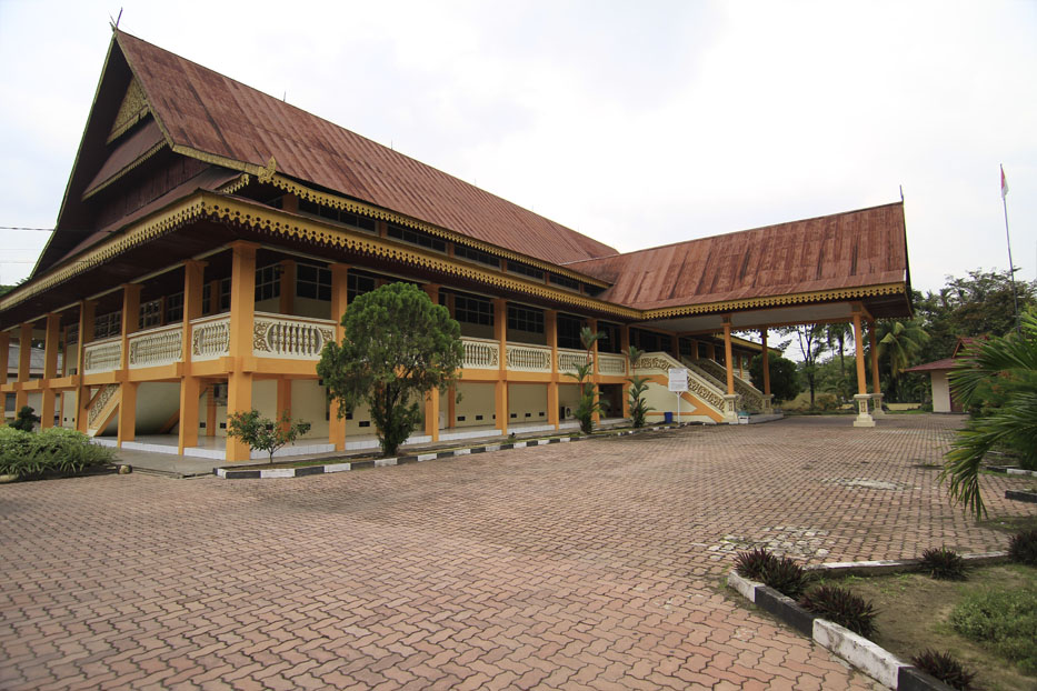 Objek Wisata Sejarah Museum Sang Nila Utama di Pekanbaru, 1. Objek Wisata Keluarga Riau Fantasi , 2. Tempat Rekreasi Kebun Binatang Sang Kulim , 3. Destinasi Wisata Danau Buatan Lembah Sari , 4. Objek Wisata Taman Rekreasi Alam Mayang di Pekanbaru, 5. Tempat Wisata Seru Istana Siak Sri Indrapura , 6. Objek Wisata Religi Masjid Agung An Nur di Pekanbaru, 7. Tempat Wisata Edukasi Perpustakaan Soeman H.S di Pekanbaru, 8. Wisata Sejarah di Masjid Senapelan Pekanbaru, 9. Tempat Wisata Belanja Pasar Bawah di Pekanbaru, 10. Wisata Belanja Oleh-oleh Dekranasda di Pekanbaru, 11. Objek Wisata Sejarah Museum Sang Nila Utama , 12. Tempat Wisata Alam Air Terjun Aek Martua, 13. Liburan Seru ke Anjungan Seni Idrus Tintin di Pekanbaru, 14. Objek Wisata Alam Air Terjun Guruh Gemurai di Pekanbaru, 15. Destinasi Wisata Desa Okura di Pekanbaru, 16. Liburan ke Taman Hutan Raya Sultan Syarif Kasim, 17. Objek Wisata Seru Sungai Kampar, 18. Tempat Wisata Kuliner Sup Tunjang Tribuana di Pekanbaru, 19. Tempat Makan yang Enak RM Baung, 20. Air Terjun Batu Dinding , 21. Taman Putri Kaca Mayang, 22. Wisata Budaya di Balai Adat Riau, 23. Menikmati Kopi di Kedai Kopi Kawasan Hang Tuah, 24. Air Terjun Batang Kapas, 25. Rainbow Hills Rumbai, 26. Bukit Kapur Air Hitam, 27. Hutan Kota Pekanbaru, 28. Danau Bandar Kayangan, 29. Citraland Waterpark, 30. Kuantan Regency Waterpark, 31. Taman Wisata Alam Mayang, 32. Agrowisata Tenayan Raya, 33. Taman Kota Pekanbaru, 34. Arboretum Universitas Riau, 35. Trans Studio Mini Pekanbaru, 36. Kawah Biru, 37. Teluk Jering, 38. Candi Muara Takus