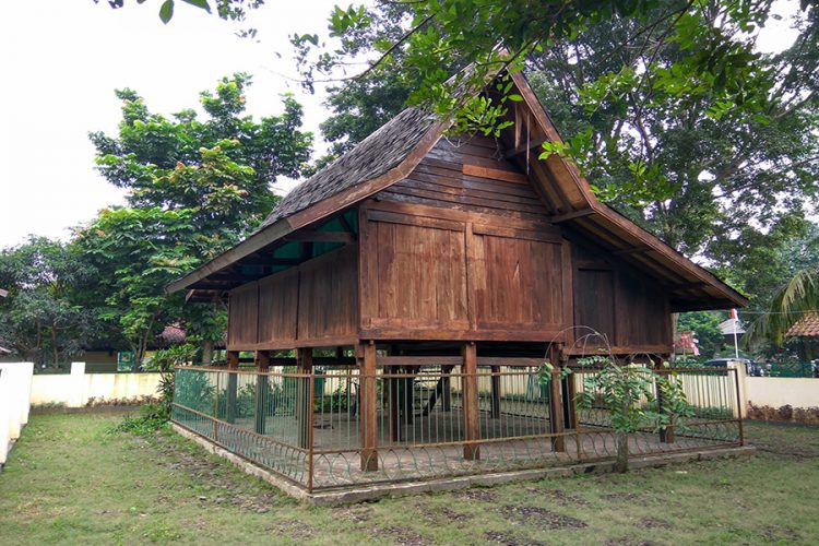 Objek Wisata Sejarah Saung Ranggon di Bekasi, 1. Taman Buaya Indonesia Jaya , 2. Waterboom Lippo Cikarang, 3.Gedung Juang 45, 4. Saung Ranggon, 5. Danau Cibeureum, 6. Klenteng Hok Lay Kiong, 7. Vihara Dharma Jaya, 8. Pura Agung Tirta Bhuana , 9. Masjid Jami Al – Hidayah, 10. Pantai Muara Gembong, 11. Pantai Muara Beting, 12. Pantai Muara Bendera, 13.Pantai Mekar, 14. Rumah Pohon, 15. Hutan Kota Bekasi, 16. Danau Marakas, 17. Bumi Perkemahan Karang Kitri, 18. Taman Kemang Pratama, 19. Restoran Kartini Cikarang , 20. Saung Wulan, 21. Taman Alun-alun Kota Bekasi, 22. Kolam Renang Taman Harapan Baru (THB), 23. Kolam Renang Bintang Sport Center, 24. Sport Club Harapan Indah, 25. Kolam Renang Galaxy Tirta Mas, 26. Venetian Water Carnaval, 27. Columbus Waterpark, 28. Go! Wet Waterpark, 29. Curug Parigi, 30. Transera Waterpark, 31. Snow World International Revo Town, 32. Situ Gede Bekasi, 33. Sirkus Waterplay, 34. Rainbow Garden, 35. Fun Park Waterboom Bekasi, 36. Danau Duta Harapan, 37. Taman Hijau Pekayon, 38. Taman Gigi, 39. Hutan Kota Patriot Bina Bangsa, 40. Taman Jatiasih, 41. Islamic Center Bekasi, 42. Stadion Patriot Candrabaga, 43. Wisata Bumi Restu, 44. Penguin Waterpark, 45. Grand Splash Waterpark, 47. Camping Ground Kalam Kopen, 48. Tugu Skatepark, 49. Kolam Renang Green Park, 50. Kolam Renang Persada Kemala, 51. Danau Elysum, 52. Jembatan Magnetica, 53. Piramida Terbalik Summarecon Bekasi, 54. Situ Rawa Binong, 55. Stadion Wibawa Mukti, 56. Taman Sehati, 57. Jababeka Botanical Garden, 58. Puri Nirwana Waterpark, 59. Megati Waterpark