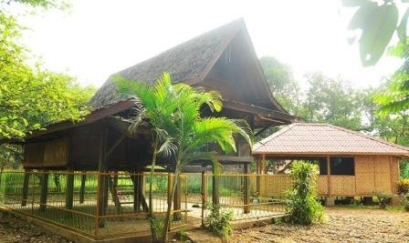 Objek Wisata Sejarah Saung Ranggon di Bekasi, 1. Taman Buaya Indonesia Jaya , 2. Waterboom Lippo Cikarang, 3.Gedung Juang 45, 4. Saung Ranggon, 5. Danau Cibeureum, 6. Klenteng Hok Lay Kiong, 7. Vihara Dharma Jaya, 8. Pura Agung Tirta Bhuana , 9. Masjid Jami Al – Hidayah, 10. Pantai Muara Gembong, 11. Pantai Muara Beting, 12. Pantai Muara Bendera, 13.Pantai Mekar, 14. Rumah Pohon, 15. Hutan Kota Bekasi, 16. Danau Marakas, 17. Bumi Perkemahan Karang Kitri, 18. Taman Kemang Pratama, 19. Restoran Kartini Cikarang , 20. Saung Wulan, 21. Taman Alun-alun Kota Bekasi, 22. Kolam Renang Taman Harapan Baru (THB), 23. Kolam Renang Bintang Sport Center, 24. Sport Club Harapan Indah, 25. Kolam Renang Galaxy Tirta Mas, 26. Venetian Water Carnaval, 27. Columbus Waterpark, 28. Go! Wet Waterpark, 29. Curug Parigi, 30. Transera Waterpark, 31. Snow World International Revo Town, 32. Situ Gede Bekasi, 33. Sirkus Waterplay, 34. Rainbow Garden, 35. Fun Park Waterboom Bekasi, 36. Danau Duta Harapan, 37. Taman Hijau Pekayon, 38. Taman Gigi, 39. Hutan Kota Patriot Bina Bangsa, 40. Taman Jatiasih, 41. Islamic Center Bekasi, 42. Stadion Patriot Candrabaga, 43. Wisata Bumi Restu, 44. Penguin Waterpark, 45. Grand Splash Waterpark, 47. Camping Ground Kalam Kopen, 48. Tugu Skatepark, 49. Kolam Renang Green Park, 50. Kolam Renang Persada Kemala, 51. Danau Elysum, 52. Jembatan Magnetica, 53. Piramida Terbalik Summarecon Bekasi, 54. Situ Rawa Binong, 55. Stadion Wibawa Mukti, 56. Taman Sehati, 57. Jababeka Botanical Garden, 58. Puri Nirwana Waterpark, 59. Megati Waterpark