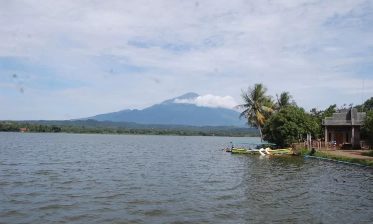 Objek Wisata Situ Sedong di Cirebon, 1. Wisata Sejarah Keraton Kasepuhan di Cirebon, 2. Objek Wisata Keraton Kanoman di Cirebon, 3. Wahana Bermain Apita Waterboom, 4. Objek Wisata Sejarah Taman Sari Gua Sunyaragi di Cirebon, 5. Destinasi Wisata Banyu Panas Palimanan di Cirebon, 6. Wisata Religi Masjid Agung Sang Cipta Rasa Cirebon, 7. Wisata Belanja Terkenal Batik Trusmi Cirebon, 8. Wahana Bermain Waterboom siwalk di Cirebon, 9. Wahana Liburan Seru Outbound Siwalk di Cirebon, 10. Objek Wisata Danau Setu Patok di Cirebon, 11. Destinasi Wisata Wanawisata Ciwaringin di Cirebon, 12. Desa Wisata Cikalahang Cirebon, 13. Objek Wisata Situ Sedong di Cirebon, 14. Wahana Bermain Taman Ade Irma Suryani (Waterland) di Cirebon, 15. Wisata Kuliner Enak Nasi Jamblang Khas Cirebon, 16. Wisata Kuliner Empal gentong Khas Cirebon, 17. Tempat Romantis di Bukit Gronggong, 18. Objek Wisata Telaga Remis , 19. Ziarah ke Makam Sunan Gunung jati Cirebon, 20. Objek Wisata Pantai Kejawanan di Cirebon, 21. Pantai Baro Gebang, 22. Telaga Nilam, 23. Kolam Renang Hegar, 24. Kolam Renang Zam-Zam, 25. Water Park Ciperna, 26. Alun-alun Kejaksaan, 27. Batu Lawang, 28. Bukit Plangon, 29. Masjid Merah, 30. Jempol Waterboom, 31. Vihara Dewi Welas Asih, 32. Gedung BAT, 33. Wisata Kura Kura Belawa, 34. Masjid Raya At-Taqwa, 35. Keraton Kacirebonan, 36. Klenteng Hok Keng Tong, 37. Hutan Mangrove Kasih Sayang, 38. Pemandian Cibulan, 39. Tirtamas Gemilang, 40. Catherine Surya, 41. Grage City