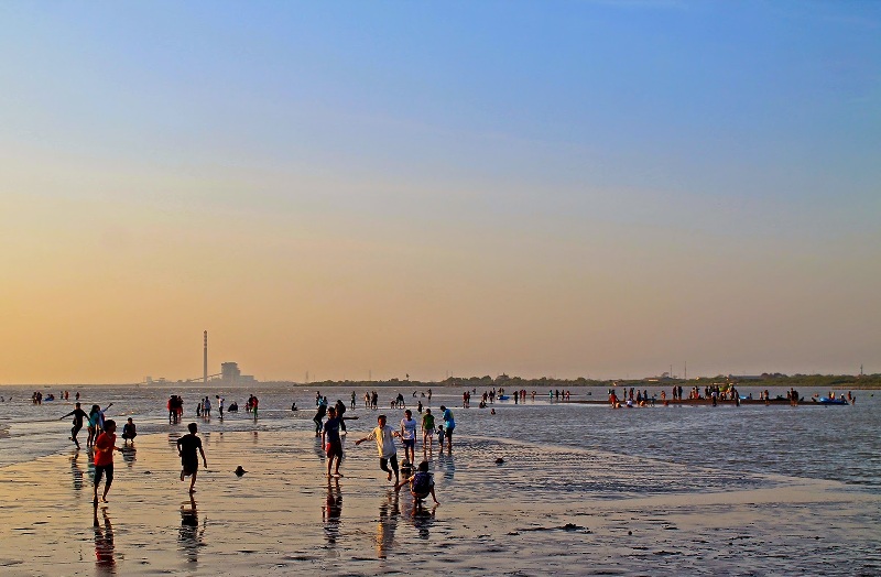 Objek Wisata Pantai Kejawanan di Cirebon, 1. Wisata Sejarah Keraton Kasepuhan di Cirebon, 2. Objek Wisata Keraton Kanoman di Cirebon, 3. Wahana Bermain Apita Waterboom, 4. Objek Wisata Sejarah Taman Sari Gua Sunyaragi di Cirebon, 5. Destinasi Wisata Banyu Panas Palimanan di Cirebon, 6. Wisata Religi Masjid Agung Sang Cipta Rasa Cirebon, 7. Wisata Belanja Terkenal Batik Trusmi Cirebon, 8. Wahana Bermain Waterboom siwalk di Cirebon, 9. Wahana Liburan Seru Outbound Siwalk di Cirebon, 10. Objek Wisata Danau Setu Patok di Cirebon, 11. Destinasi Wisata Wanawisata Ciwaringin di Cirebon, 12. Desa Wisata Cikalahang Cirebon, 13. Objek Wisata Situ Sedong di Cirebon, 14. Wahana Bermain Taman Ade Irma Suryani (Waterland) di Cirebon, 15. Wisata Kuliner Enak Nasi Jamblang Khas Cirebon, 16. Wisata Kuliner Empal gentong Khas Cirebon, 17. Tempat Romantis di Bukit Gronggong, 18. Objek Wisata Telaga Remis , 19. Ziarah ke Makam Sunan Gunung jati Cirebon, 20. Objek Wisata Pantai Kejawanan di Cirebon, 21. Pantai Baro Gebang, 22. Telaga Nilam, 23. Kolam Renang Hegar, 24. Kolam Renang Zam-Zam, 25. Water Park Ciperna, 26. Alun-alun Kejaksaan, 27. Batu Lawang, 28. Bukit Plangon, 29. Masjid Merah, 30. Jempol Waterboom, 31. Vihara Dewi Welas Asih, 32. Gedung BAT, 33. Wisata Kura Kura Belawa, 34. Masjid Raya At-Taqwa, 35. Keraton Kacirebonan, 36. Klenteng Hok Keng Tong, 37. Hutan Mangrove Kasih Sayang, 38. Pemandian Cibulan, 39. Tirtamas Gemilang, 40. Catherine Surya, 41. Grage City