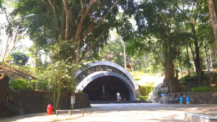 Objek Wisata Religi Gua Maria Kaliori di Purwokerto, 1. Objek Wisata Terkenal Baturaden di Purwokerto, 2. Tempat Wisata Alam Curug Gede di Purwokerto, 3. Objek Wisata Alam Air Terjun Curug Ceheng di Purwokerto, 4. Tempat Wisata Seru di Baturraden Adventure Forest Purwokerto, 5. Objek Wisata Air hangat belerang di Pancuran 7 di Purwokerto, 6. Tempat Wisata Seru Telaga sunyi di Purwokerto, 7. Objek Wisata Alam Curug Cipendok, 8. Objek Wisata Religi Gua Maria Kaliori di Purwokerto, 9. Wisata Kuliner Mendoan khas Purwokerto, 10. Destinasi Wisata Menantang Mendaki Gunung Slamet, 11. Tempat Wisata Seru Pemandian Kalibacin , 12. Tempat Wisata Keluarga Batur Agung di Purwokerto (Sudah Tutup), 13. Tempat Rekreasi Keluarga Telaga Pucung , 14. Monumen Panglima Besar Jenderal Sudirman , 15. Wahana Rekreasi Dreamland Park Pancasan di Purwokerto, 16. Wahana Permainan Seru Crossworld Paintball, 17. Nyantai di Alun-alun Lama Kota Banyumas, 18. Serunya Liburan di Depo Bay Depo Pelita Purwokerto, 19. Objek Wisata Terbaru Curug Nangga Di Banyumas, 20. Bukit Watu Meja, 21. Museum Bank Rakyat Indonesia, 22. Wisata Bendungan Gerak Serayu, 23. Tempat Wisata Alam Bukit Tranggulasih Purwokerto, 24. Liburan Seru ke Batur Agung Mount of Fun Purwokerto, 25. Wisata Alam Curug Gomblang di Purwokerto, 26. Curug Bayan, 27. Curug Telu, 28. Bukit Bintang Baturaden, 29. Wisata Alam Pancuran 3 Purwokerto, 30. Miniatur Dunia Purwokerto (Small World), 31. Bukit Pandang Munggang, 32. Puncak Dinar, 33. Bukit Gadog, 34. Kebun Bunga Matahari Rempoah, 35. Bukit Agaran, 36. Hutan Pinus Limpakuwus, 37. Curug Pinang, 38. The Forest Island, 39. The Village Purwokerto, 40. Bumi Perkemahan Wana Wisata Baturaden, 41. Taman Kaloka Widya Mandala