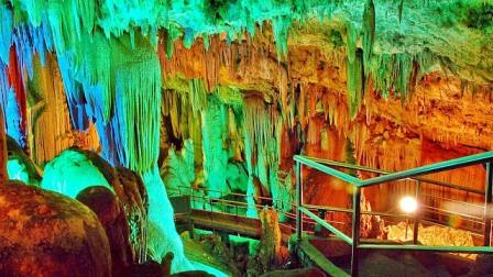Objek Wisata Terkenal Goa Gong di Pacitan, 1. Pantai Klayar, 2. Pantai Srau, 3. Pantai Watu Karung, 4. Pantai Banyu Tibo , 5. Sungai Maron, 6. Monumen Jendral Sudirman , 7. Banyu Anget Tirto Husodo Hot Spring, 8. Pantai Kasap, 9. Pantai Teleng Ria, 10. Pantai Pidakan, 11. Destinasi Wisata Pantai Soge di Pacitan, 12. Pantai Buyutan, 13. Pantai Karang Bolong, 14. Pantai Seruni Pacitan, 15. Pantai Tawang , 16. Pantai Kaliuluh, 17. Pantai TAMAN Ngadirojo, 18. Pantai Kunir, 19. Goa Gong, 20. Goa Tabuhan, 21. Goa Luweng Jaran , 22. Goa Song Terus, 23. Goa Putri, 24. Pantai Tamperan, 25. Pantai Wawaran, 26. Bukit Pakis – Bukit Bintang, 27. Pantai Langitan, 28. Beiji park pacitan, 28. Sungai Cokel, 29. Sentono Gentong Pacitan, 30. Pantai Pancer Dorr, 31. Alun-Alun Pacitan, 32. Jurug Gringsing  , 33. Pantai Watu Bale, 34. Pantai Pangasan, 35. Pantai Ngandul, 36. Pantai Denombo, 37. Pantai Plumbungan, 38. Pantai TAMAN Ngadirojo Pacitan, 39. Goa Selo Arum, 40. Mandi Angin Pacitan, 41. Masjid Agung Pacitan, 42. Grojogan Dhuwur Pacitan, 43. Curug Sabun, 44. Gerojokan Mbedayu, 45. Tlogo Sono, 46. Pantai anakan, 47. Tempat Wisata Kuliner Terkenal Nasi Tiwul 