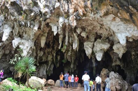 Objek Wisata Unik Goa Tabuhan di Pacitan, 1. Pantai Klayar, 2. Pantai Srau, 3. Pantai Watu Karung, 4. Pantai Banyu Tibo , 5. Sungai Maron, 6. Monumen Jendral Sudirman , 7. Banyu Anget Tirto Husodo Hot Spring, 8. Pantai Kasap, 9. Pantai Teleng Ria, 10. Pantai Pidakan, 11. Destinasi Wisata Pantai Soge di Pacitan, 12. Pantai Buyutan, 13. Pantai Karang Bolong, 14. Pantai Seruni Pacitan, 15. Pantai Tawang , 16. Pantai Kaliuluh, 17. Pantai TAMAN Ngadirojo, 18. Pantai Kunir, 19. Goa Gong, 20. Goa Tabuhan, 21. Goa Luweng Jaran , 22. Goa Song Terus, 23. Goa Putri, 24. Pantai Tamperan, 25. Pantai Wawaran, 26. Bukit Pakis – Bukit Bintang, 27. Pantai Langitan, 28. Beiji park pacitan, 28. Sungai Cokel, 29. Sentono Gentong Pacitan, 30. Pantai Pancer Dorr, 31. Alun-Alun Pacitan, 32. Jurug Gringsing  , 33. Pantai Watu Bale, 34. Pantai Pangasan, 35. Pantai Ngandul, 36. Pantai Denombo, 37. Pantai Plumbungan, 38. Pantai TAMAN Ngadirojo Pacitan, 39. Goa Selo Arum, 40. Mandi Angin Pacitan, 41. Masjid Agung Pacitan, 42. Grojogan Dhuwur Pacitan, 43. Curug Sabun, 44. Gerojokan Mbedayu, 45. Tlogo Sono, 46. Pantai anakan, 47. Tempat Wisata Kuliner Terkenal Nasi Tiwul 