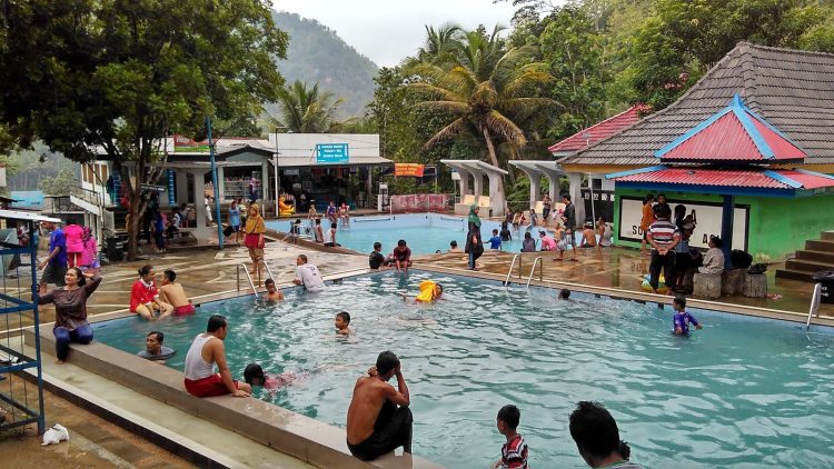 Objek Wisata keluarga Pemandian Banyu Anget di Pacitan, 1. Pantai Klayar, 2. Pantai Srau, 3. Pantai Watu Karung, 4. Pantai Banyu Tibo , 5. Sungai Maron, 6. Monumen Jendral Sudirman , 7. Banyu Anget Tirto Husodo Hot Spring, 8. Pantai Kasap, 9. Pantai Teleng Ria, 10. Pantai Pidakan, 11. Destinasi Wisata Pantai Soge di Pacitan, 12. Pantai Buyutan, 13. Pantai Karang Bolong, 14. Pantai Seruni Pacitan, 15. Pantai Tawang , 16. Pantai Kaliuluh, 17. Pantai TAMAN Ngadirojo, 18. Pantai Kunir, 19. Goa Gong, 20. Goa Tabuhan, 21. Goa Luweng Jaran , 22. Goa Song Terus, 23. Goa Putri, 24. Pantai Tamperan, 25. Pantai Wawaran, 26. Bukit Pakis – Bukit Bintang, 27. Pantai Langitan, 28. Beiji park pacitan, 28. Sungai Cokel, 29. Sentono Gentong Pacitan, 30. Pantai Pancer Dorr, 31. Alun-Alun Pacitan, 32. Jurug Gringsing  , 33. Pantai Watu Bale, 34. Pantai Pangasan, 35. Pantai Ngandul, 36. Pantai Denombo, 37. Pantai Plumbungan, 38. Pantai TAMAN Ngadirojo Pacitan, 39. Goa Selo Arum, 40. Mandi Angin Pacitan, 41. Masjid Agung Pacitan, 42. Grojogan Dhuwur Pacitan, 43. Curug Sabun, 44. Gerojokan Mbedayu, 45. Tlogo Sono, 46. Pantai anakan, 47. Tempat Wisata Kuliner Terkenal Nasi Tiwul 