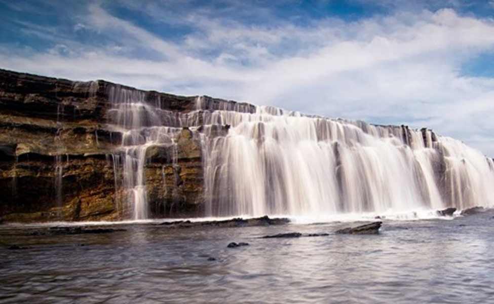 Pantai Karang Taraje, 1. Tempat Wisata Populer Pantai Anyer di Banten, 2. Tempat Wisata Keluarga Pantai Tanjung Lesung di Banten, 3. Objek Wisata Menantang Gunung Krakatau di Banten, 4. Tempat Wisata Seru ke Kampung Baduy di Banten, 5. Destinasi Wisata Pantai Sawarna di Banten, 6. Obyek Wisata Pulau Umang di Banten, 7. Tempat Wisata Menantang Arung Jeram Sungai Ciberang di Banten, 8. Objek Wisata Religi Masjid Agung Banten, 9. Liburan Seru ke Pulau Dua / Pulau Burung di Banten, 10. Tempat Wisata Alam Rawa Dano di Banten, 11. Tempat Wisata Keluarga Pantai Bagedur di Banten, 12. Berwisata ke Danau Tasikardi di Banten, 13. Destinasi Wisata Pulau Sangiang di Banten, 14. Tempat Wisata Paling Terkenal Pantai Carita di Banten, 15. Tempat Wisata Unik Pantai Karang Bolong di Banten, 16. Objek Wisata Taman Nasional Ujung Kulon di Banten, 17. Objek Wisata Pantai Ciputih di Pandeglang Banten, 18. Tempat Wisata Pantai Cihara Lebak Banten, 19. Objek Wisata Pantai dan Pelabuhan Merak di Banten, 20. Tempat Wisata Pantai Karang Taraje di Banten, 21. Objek Wisata Pantai Karangsongsong Cibobos di Banten, 22. Destinasi Wisata Pantai Mabak di Banten, 23. Tujuan Wisata Alam Air Terjun Cihear di Banten, 24. Objek Wisata Air Terjun Gendang di Banten, 25. Objek Wisata Air Terjun Curug Putri di Banten, 26. Objek Wisata Pemandian Air Panas Cisolong di Banten, 27. Wahana Bermain Water World Citra Raya di Tangerang Banten, 28. Wisata Pemandian Cikoromoy di Banten, 29. Destinasi Wisata Pulau Cangkir di Tangerang, 30. Objek Wisata Situ Cipondoh di Tangerang, 31. Liburan Seru ke Marcopolo Water Adventure di Tangerang, 32. Tempat Wisata Keluarga Ocean Park Water Adventure di Tangerang Selatan, 33. Objek Wisata Taman Buaya Tanjung Pasir di Tangerang, 34. Gunung Pinang, 35. Istana Surosowan, 36. Pantai Sambolo, 37. Benteng Speelwijk, 38. Curug Bumi, 39. Hutan Kayu Putih Kragilan, 40. Situ Rawa Arum, 41. Pulau Lima, 42. Monumen Lengkong, 43. CAS Water Park Pandeglang, 44. Kota Kuno Banten, 45. Kandank Jurank Doank, 46. Pulau Peucang, 47. Curug Betung, 48. Pantai Cibeureum, 49. Pantai Marina, 50. Pantai Pasir Putih Florida, 51. Pantai Jambu, 52. Pulau Panaitan, 53. Telaga Biru Cigaru, 54. Tebing Koja Kandang Godzilla, 55. Pantai Tanjung Burung, 56. Museum Benteng Heritage, 57. Dermaga TPI Tanjung Pasir, 58. Masjid Kali Pasir, 59. Keramat Solear, 60. Kelenteng Tjo Soe Kong, 61. Kelenteng Sampo Tay Jin, 62. Kelenteng Boen San Bio, 63. Kelenteng Boen Hay Bio, 64. Jembatan Pelengkung