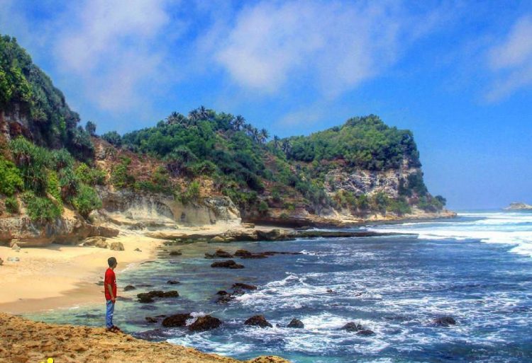 Pantai Langitan via Instagram.com @fanfauzii, 1. Pantai Klayar, 2. Pantai Srau, 3. Pantai Watu Karung, 4. Pantai Banyu Tibo , 5. Sungai Maron, 6. Monumen Jendral Sudirman , 7. Banyu Anget Tirto Husodo Hot Spring, 8. Pantai Kasap, 9. Pantai Teleng Ria, 10. Pantai Pidakan, 11. Destinasi Wisata Pantai Soge di Pacitan, 12. Pantai Buyutan, 13. Pantai Karang Bolong, 14. Pantai Seruni Pacitan, 15. Pantai Tawang , 16. Pantai Kaliuluh, 17. Pantai TAMAN Ngadirojo, 18. Pantai Kunir, 19. Goa Gong, 20. Goa Tabuhan, 21. Goa Luweng Jaran , 22. Goa Song Terus, 23. Goa Putri, 24. Pantai Tamperan, 25. Pantai Wawaran, 26. Bukit Pakis – Bukit Bintang, 27. Pantai Langitan, 28. Beiji park pacitan, 28. Sungai Cokel, 29. Sentono Gentong Pacitan, 30. Pantai Pancer Dorr, 31. Alun-Alun Pacitan, 32. Jurug Gringsing  , 33. Pantai Watu Bale, 34. Pantai Pangasan, 35. Pantai Ngandul, 36. Pantai Denombo, 37. Pantai Plumbungan, 38. Pantai TAMAN Ngadirojo Pacitan, 39. Goa Selo Arum, 40. Mandi Angin Pacitan, 41. Masjid Agung Pacitan, 42. Grojogan Dhuwur Pacitan, 43. Curug Sabun, 44. Gerojokan Mbedayu, 45. Tlogo Sono, 46. Pantai anakan, 47. Tempat Wisata Kuliner Terkenal Nasi Tiwul 