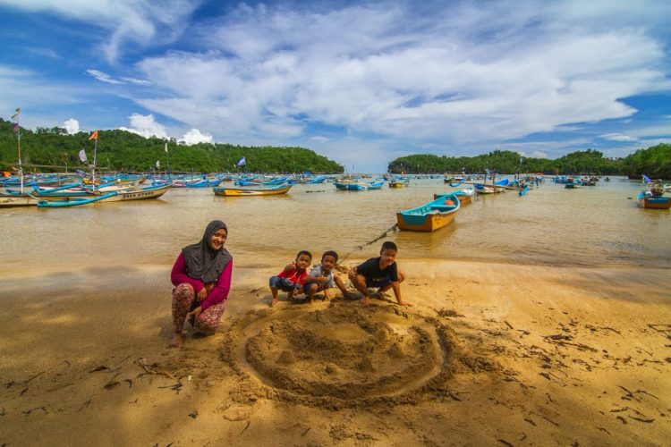 Pantai Segara Anakan, 1. Pantai Klayar, 2. Pantai Srau, 3. Pantai Watu Karung, 4. Pantai Banyu Tibo , 5. Sungai Maron, 6. Monumen Jendral Sudirman , 7. Banyu Anget Tirto Husodo Hot Spring, 8. Pantai Kasap, 9. Pantai Teleng Ria, 10. Pantai Pidakan, 11. Destinasi Wisata Pantai Soge di Pacitan, 12. Pantai Buyutan, 13. Pantai Karang Bolong, 14. Pantai Seruni Pacitan, 15. Pantai Tawang , 16. Pantai Kaliuluh, 17. Pantai TAMAN Ngadirojo, 18. Pantai Kunir, 19. Goa Gong, 20. Goa Tabuhan, 21. Goa Luweng Jaran , 22. Goa Song Terus, 23. Goa Putri, 24. Pantai Tamperan, 25. Pantai Wawaran, 26. Bukit Pakis – Bukit Bintang, 27. Pantai Langitan, 28. Beiji park pacitan, 28. Sungai Cokel, 29. Sentono Gentong Pacitan, 30. Pantai Pancer Dorr, 31. Alun-Alun Pacitan, 32. Jurug Gringsing  , 33. Pantai Watu Bale, 34. Pantai Pangasan, 35. Pantai Ngandul, 36. Pantai Denombo, 37. Pantai Plumbungan, 38. Pantai TAMAN Ngadirojo Pacitan, 39. Goa Selo Arum, 40. Mandi Angin Pacitan, 41. Masjid Agung Pacitan, 42. Grojogan Dhuwur Pacitan, 43. Curug Sabun, 44. Gerojokan Mbedayu, 45. Tlogo Sono, 46. Pantai anakan, 47. Tempat Wisata Kuliner Terkenal Nasi Tiwul 